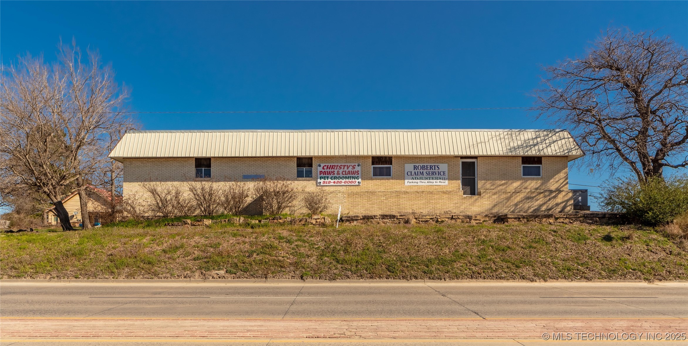 215 W Carl Albert Parkway Property Photo 1