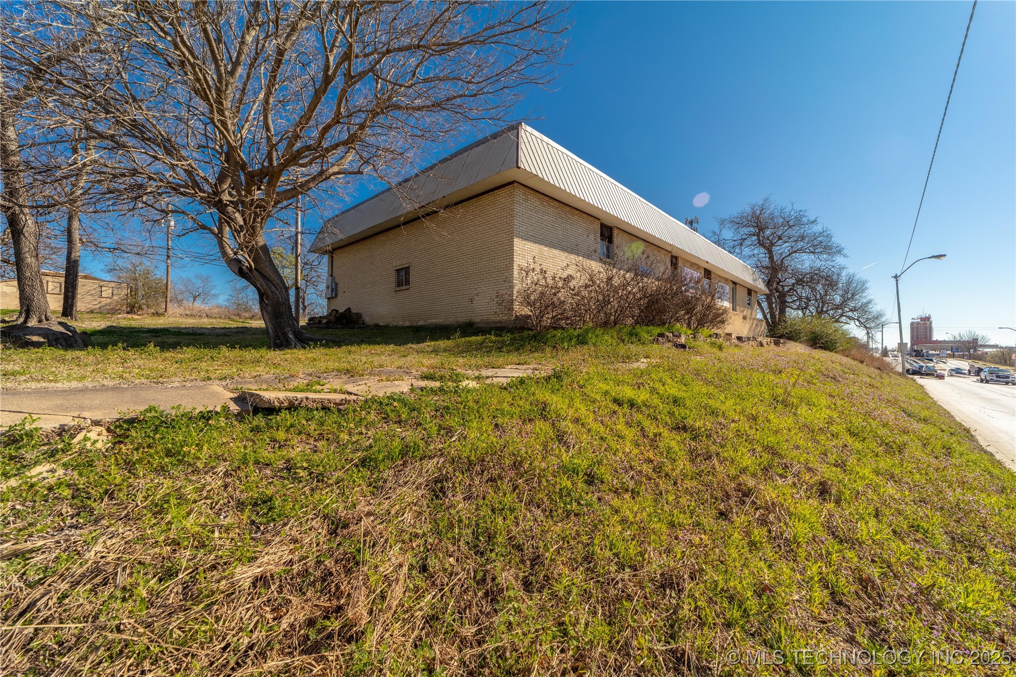 215 W Carl Albert Parkway Property Photo 2