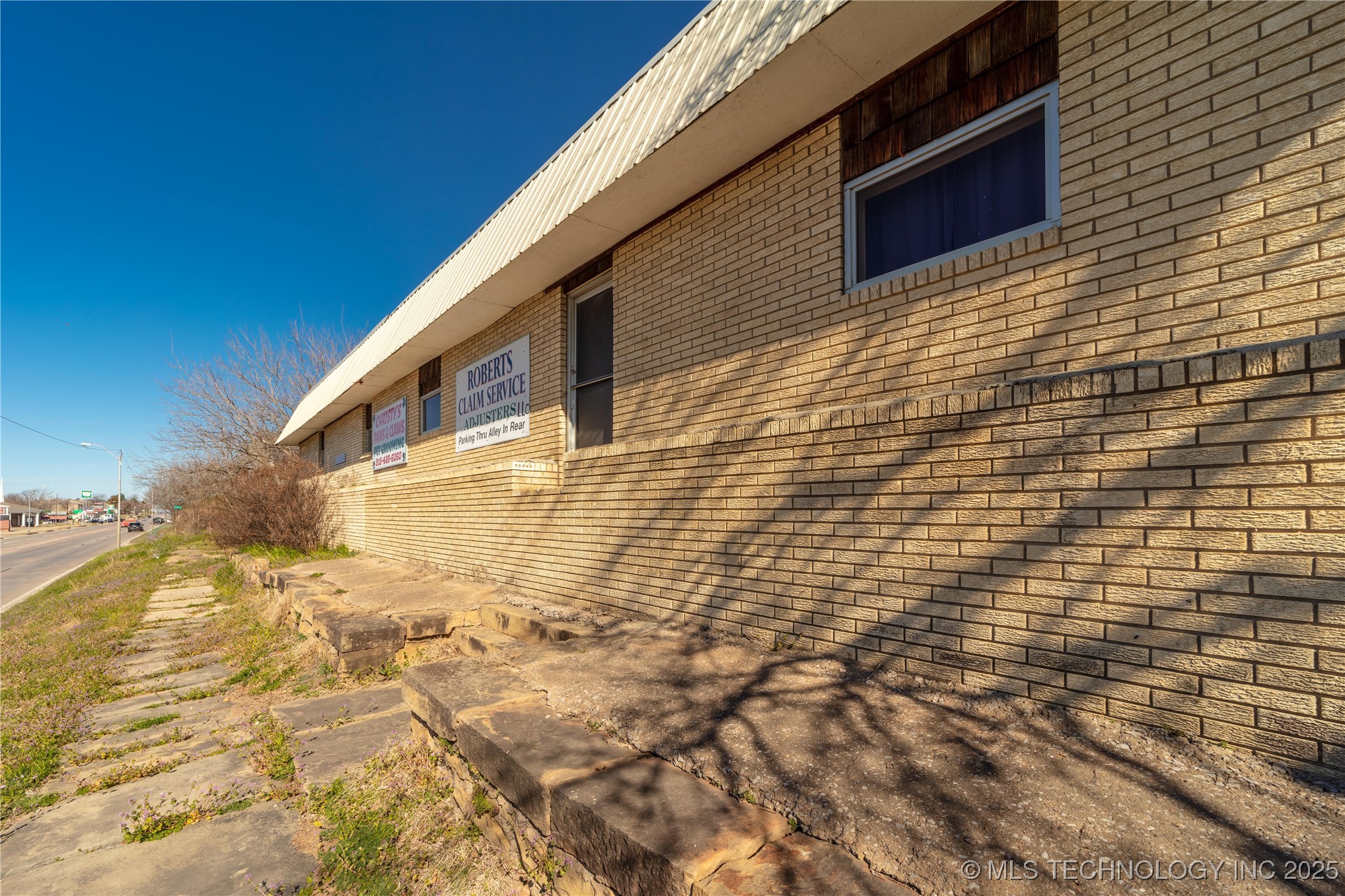 215 W Carl Albert Parkway Property Photo 3