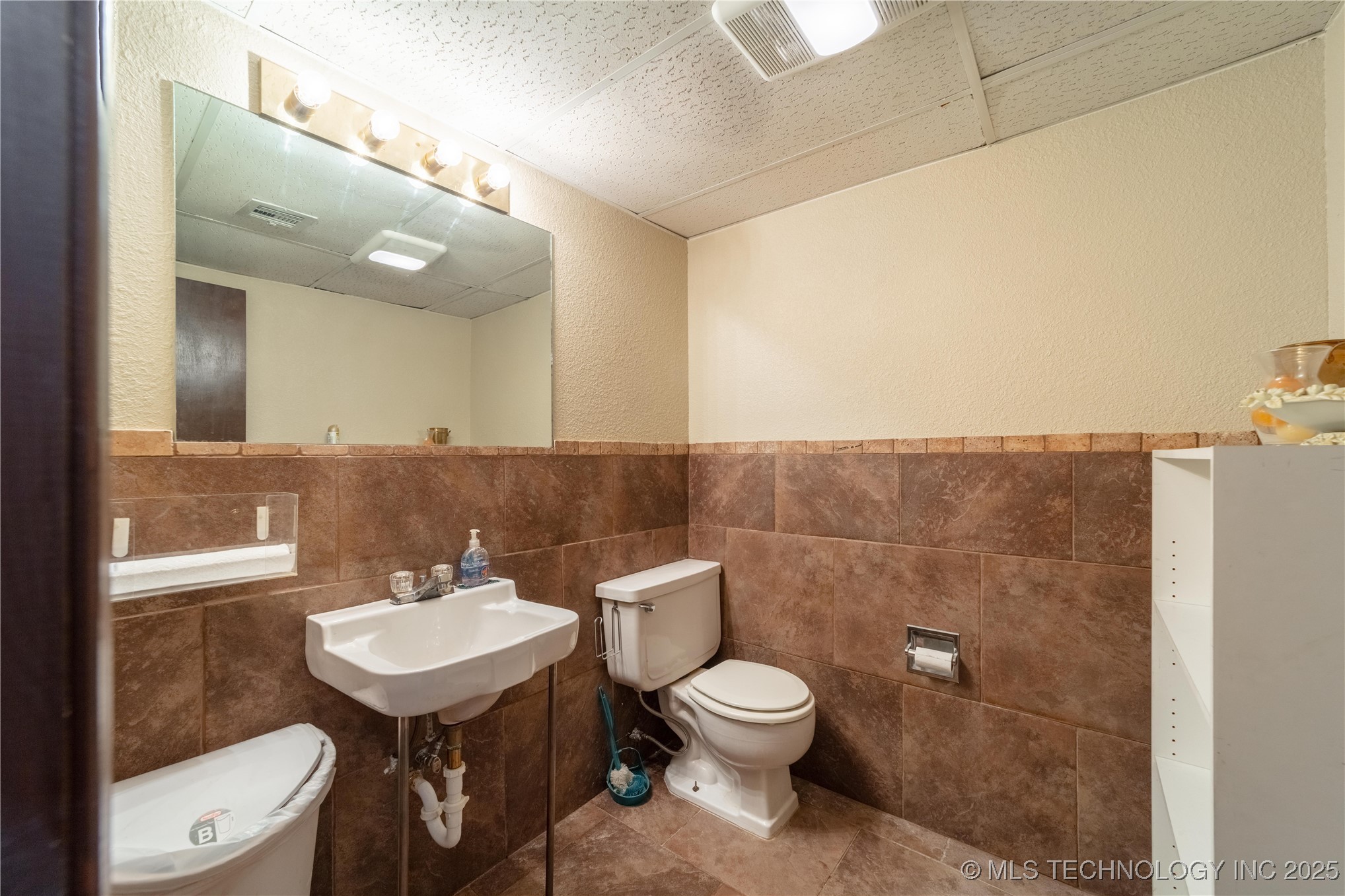 215 W Carl Albert Parkway Property Photo 12