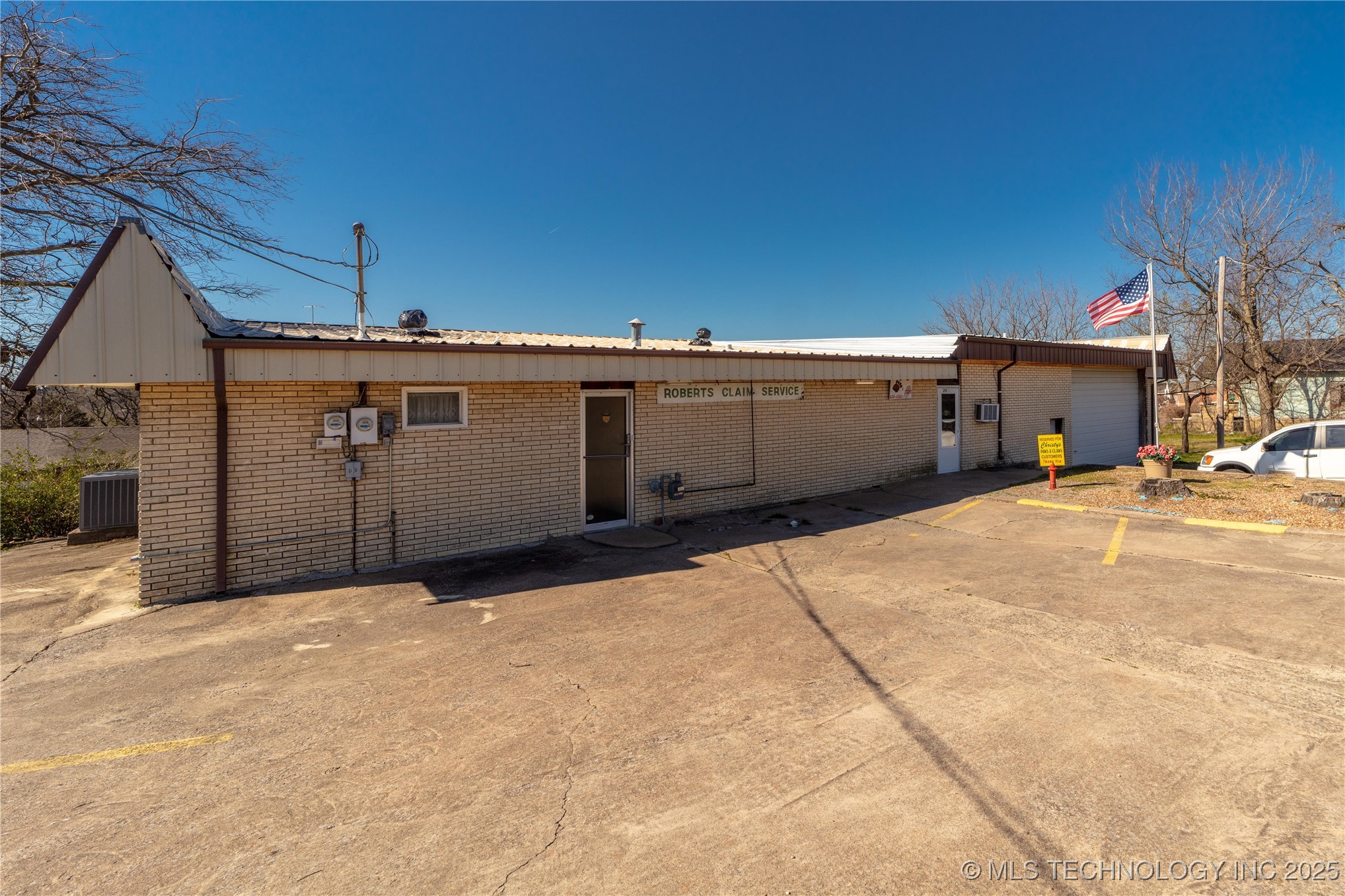 215 W Carl Albert Parkway Property Photo 30