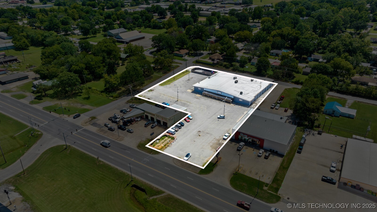 814 E Cherokee Avenue Property Photo 2