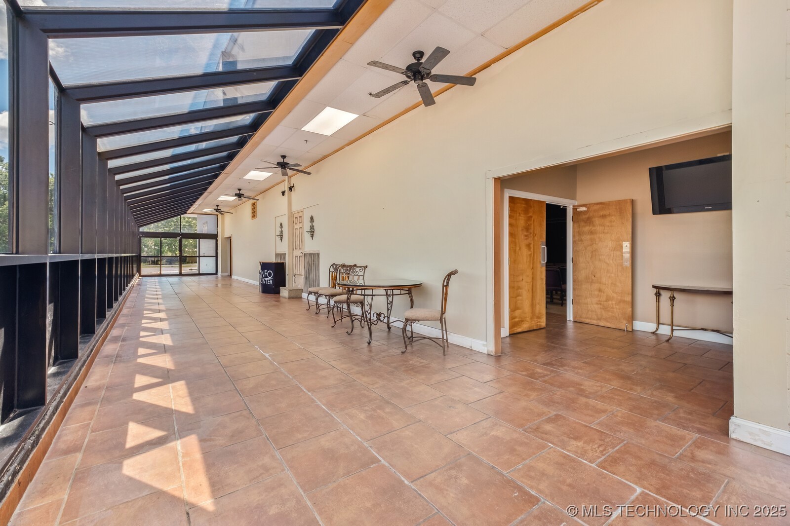 814 E Cherokee Avenue Property Photo 6