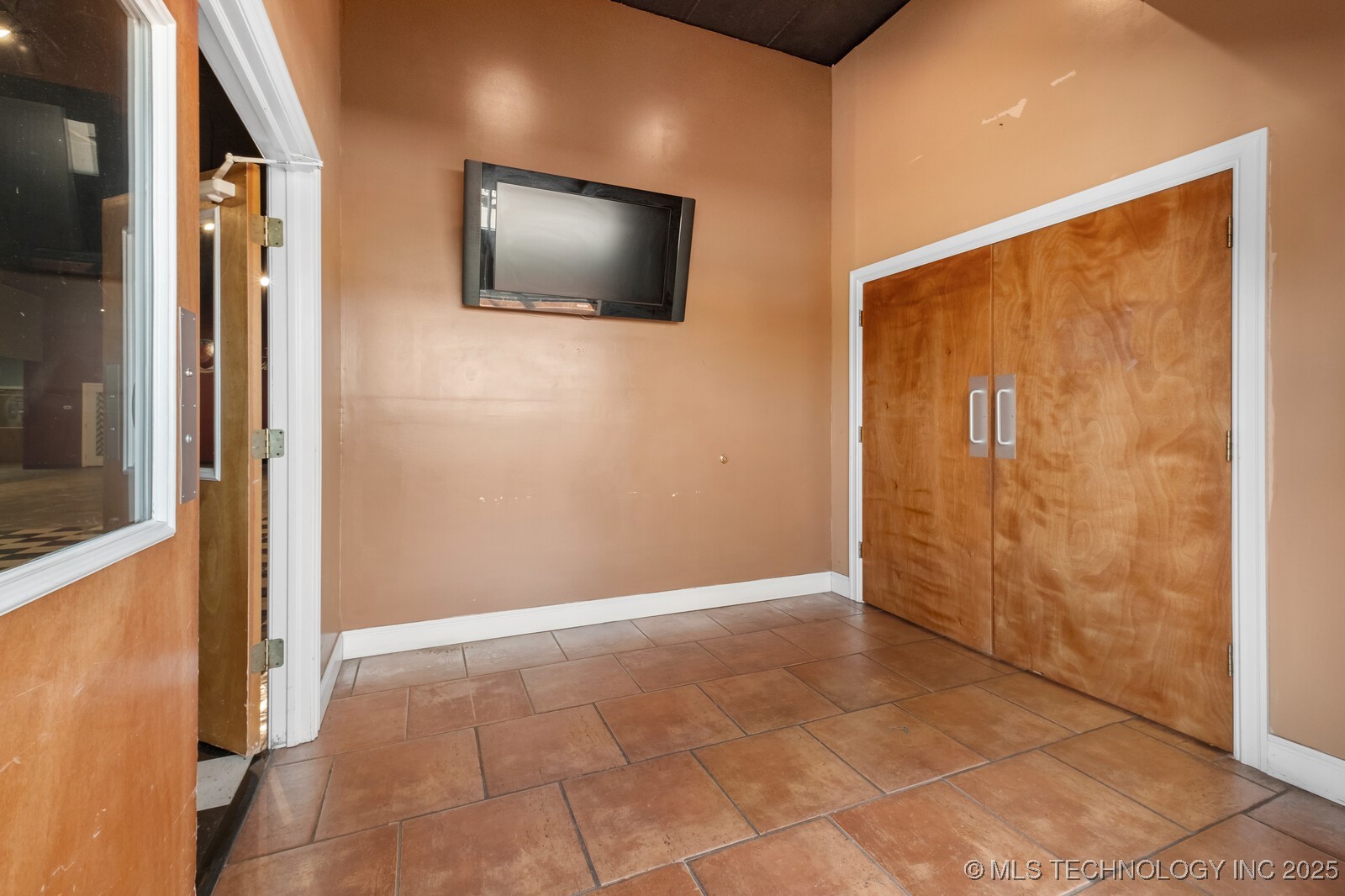 814 E Cherokee Avenue Property Photo 7