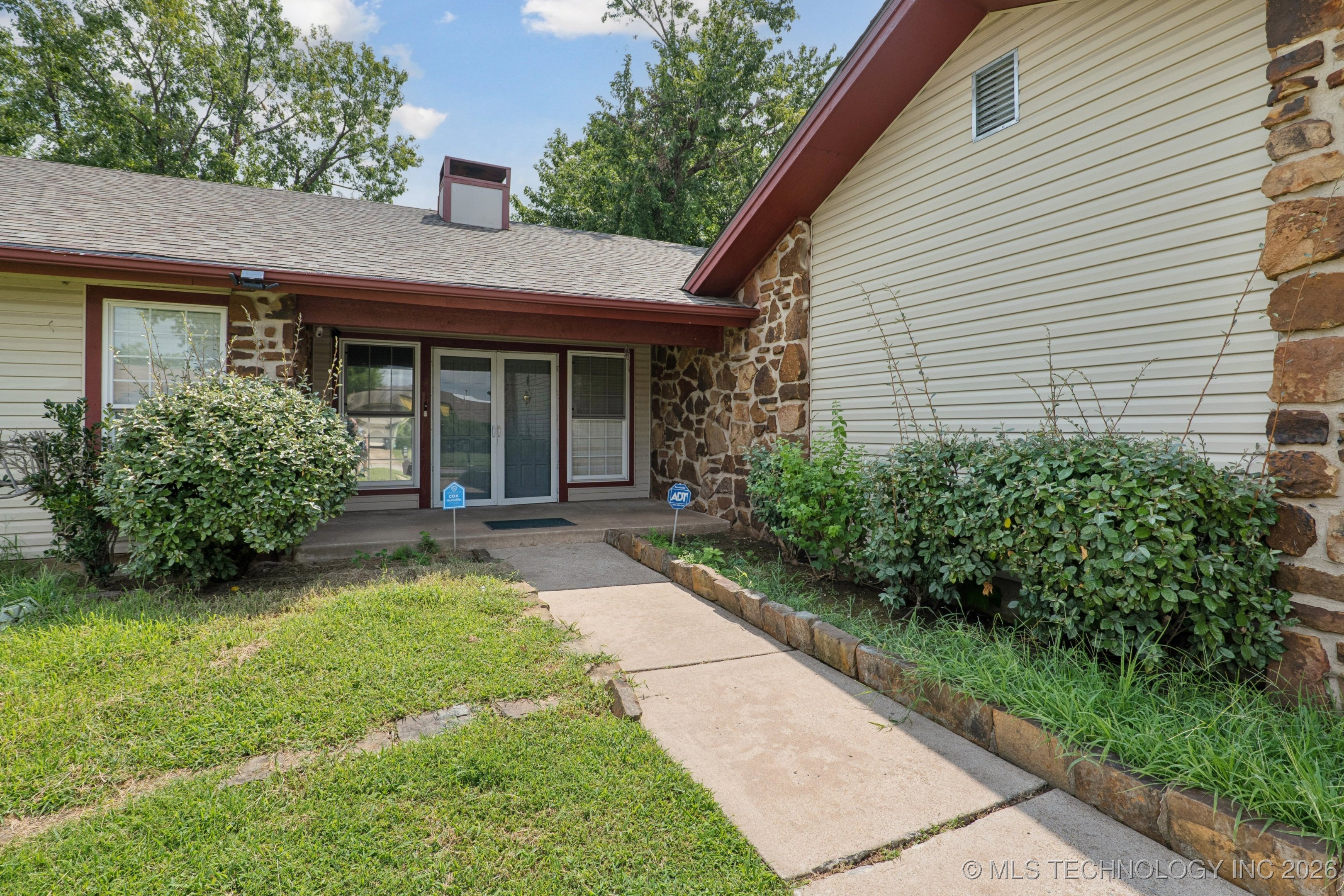 3923 S 122nd Street Property Photo 2