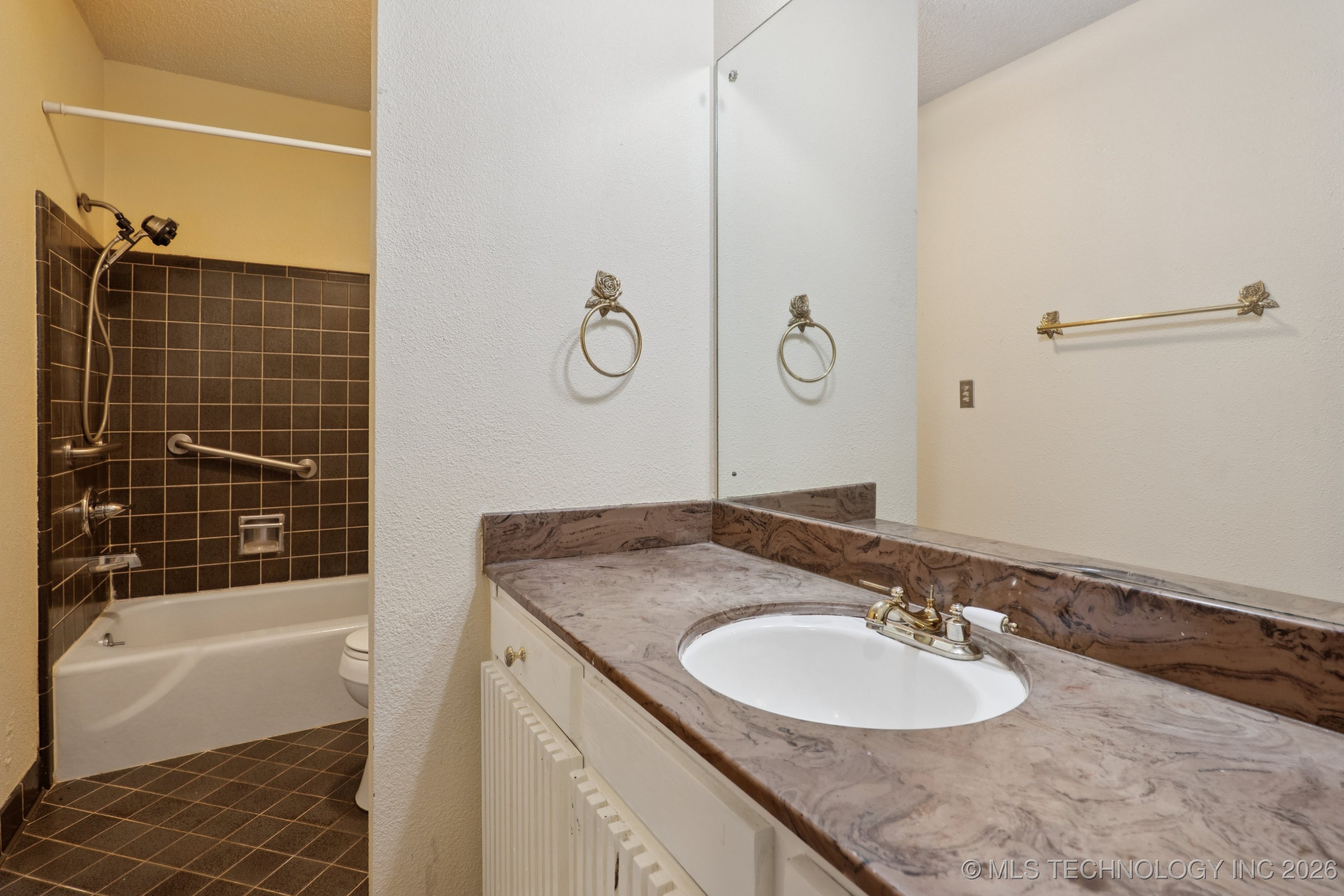 3923 S 122nd Street Property Photo 19