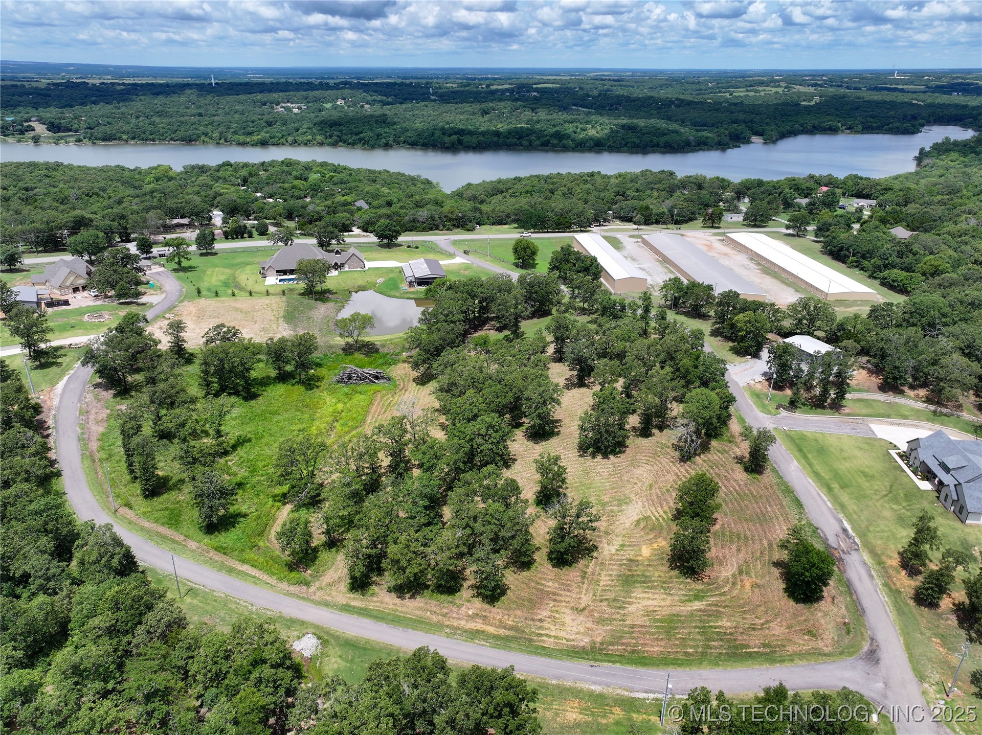 7 E Scissortail Road Property Photo 1