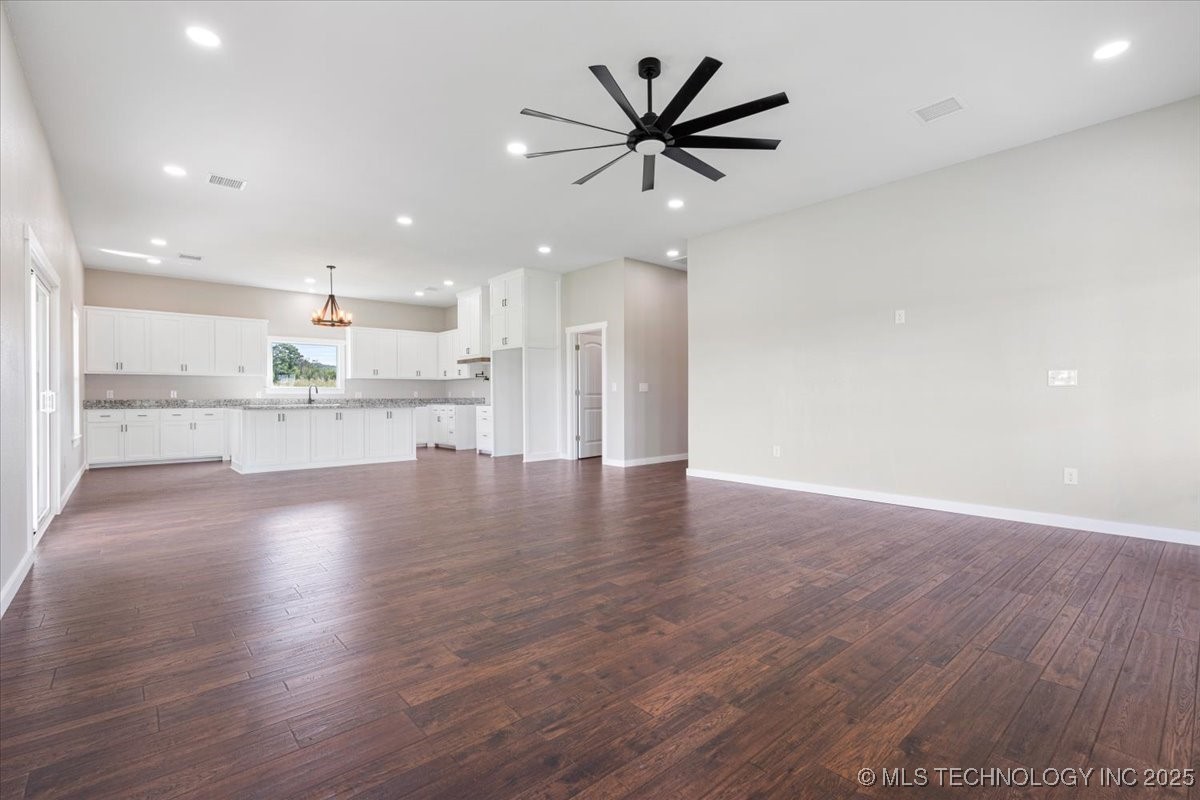 22372 North Road Property Photo 6