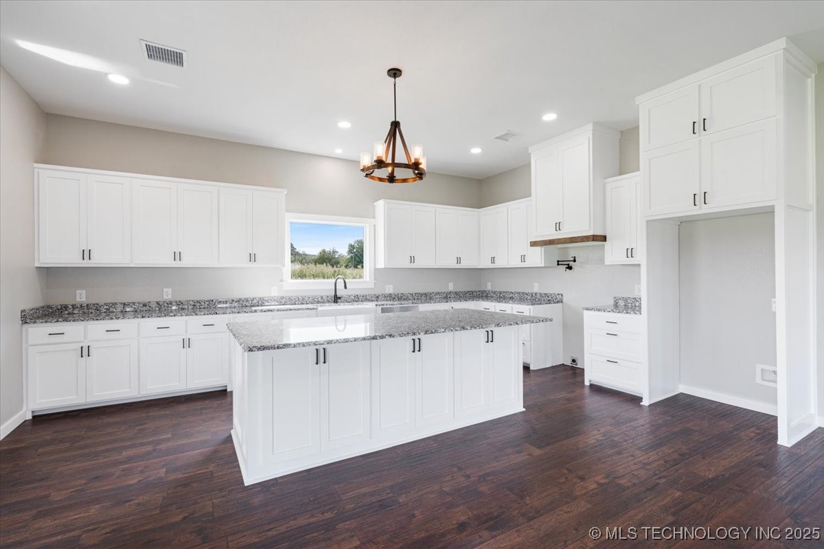 22372 North Road Property Photo 7