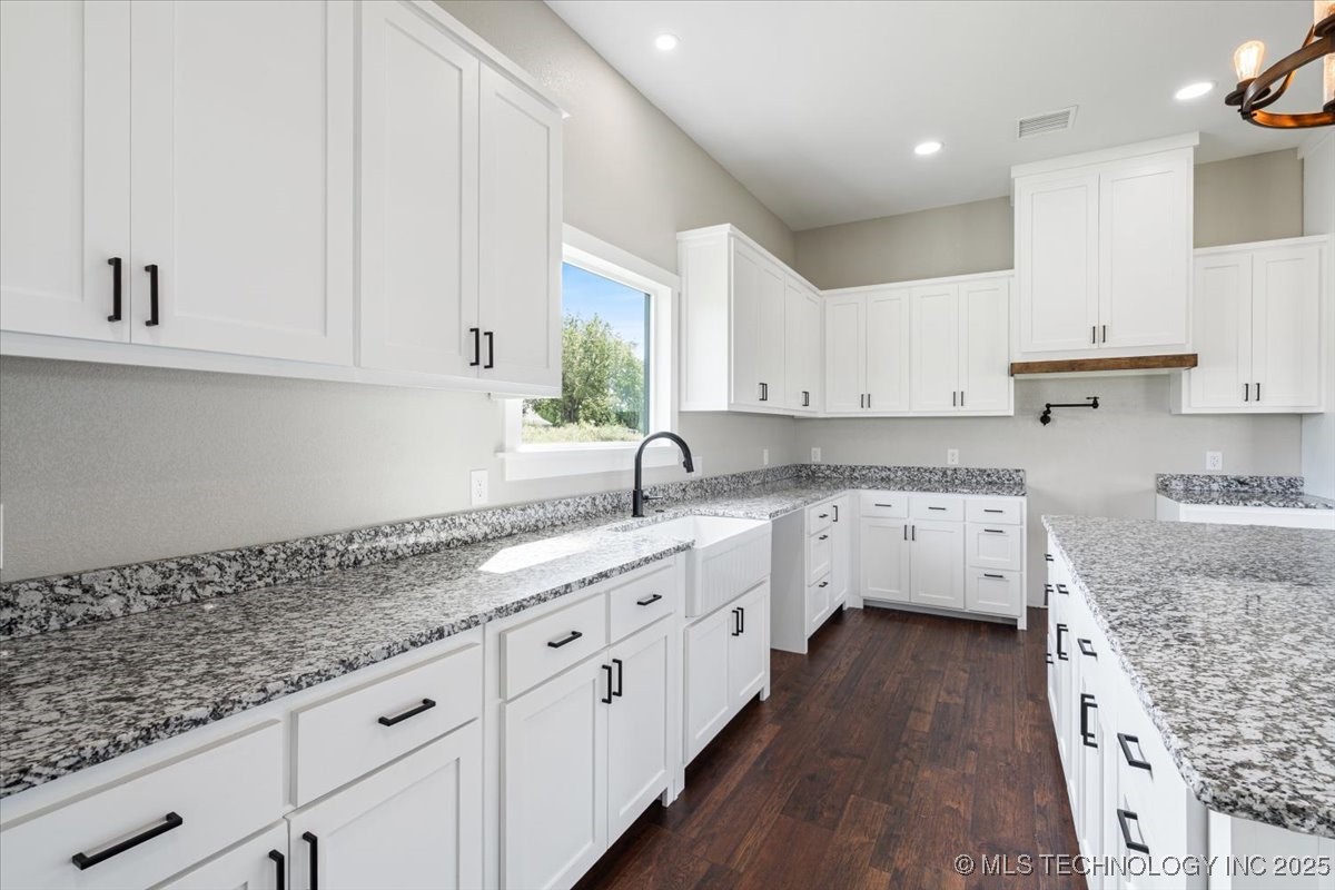 22372 North Road Property Photo 8