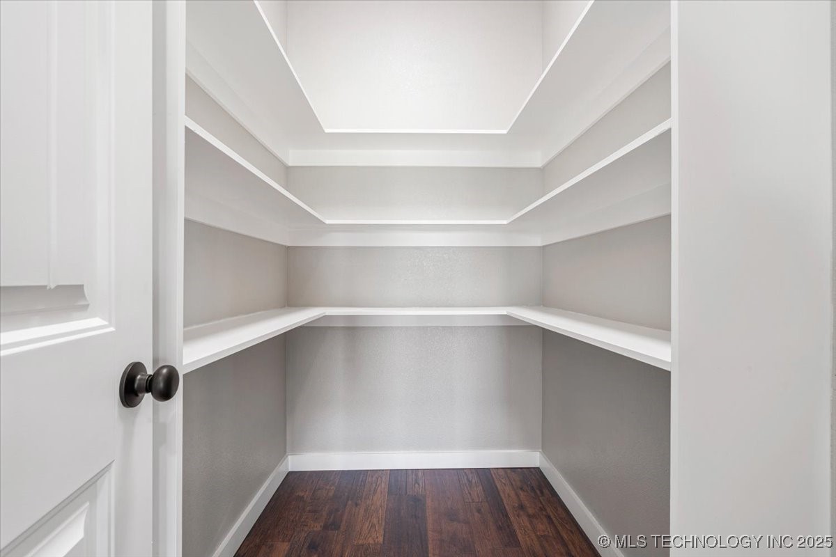 22372 North Road Property Photo 10