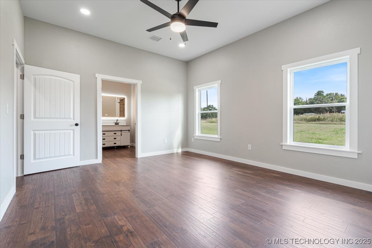 22372 North Road Property Photo 11