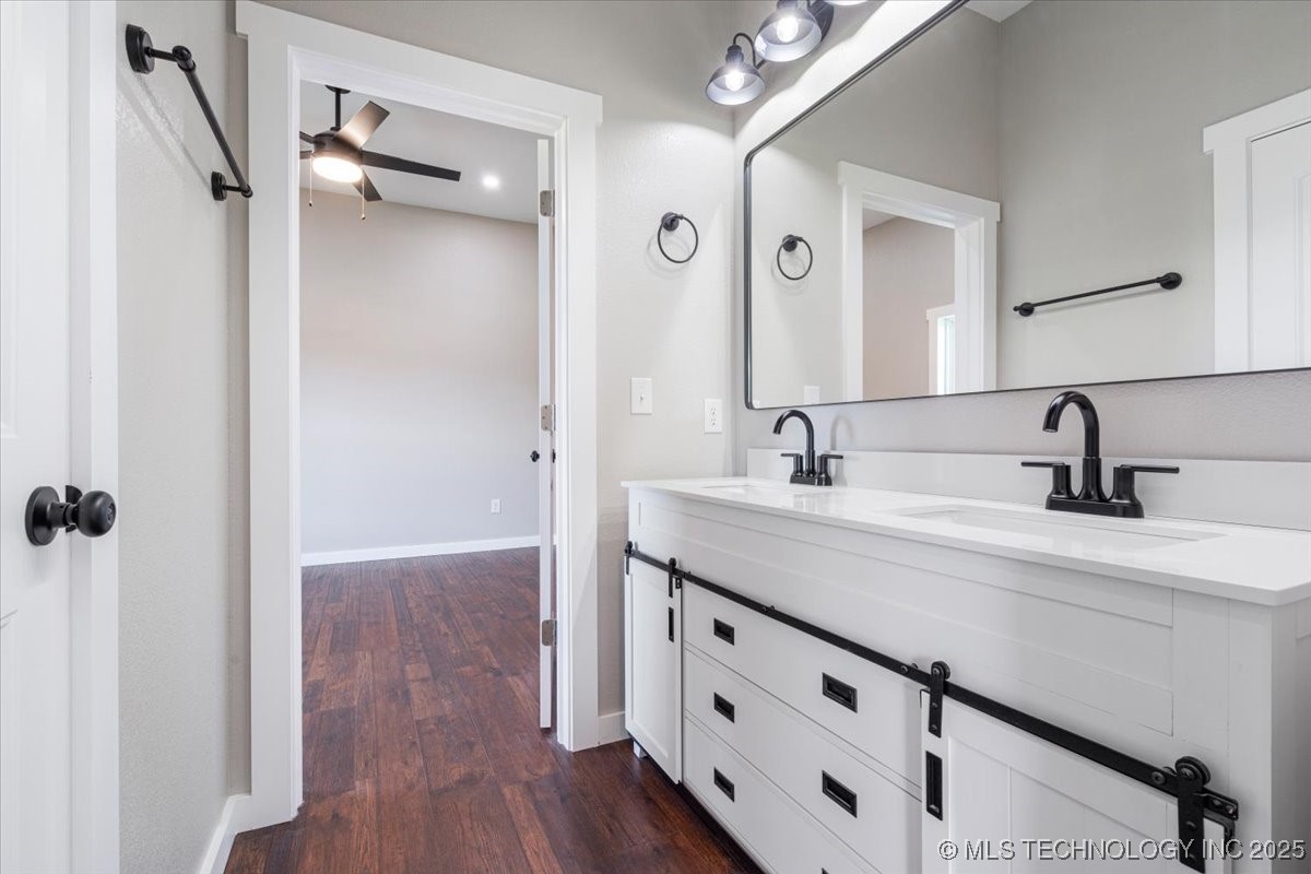 22372 North Road Property Photo 16