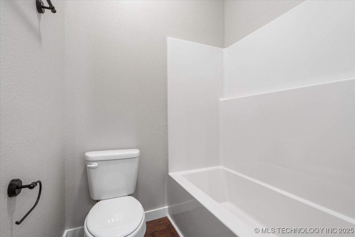 22372 North Road Property Photo 17