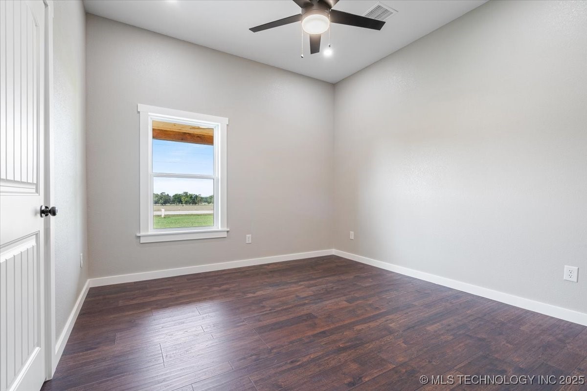 22372 North Road Property Photo 18