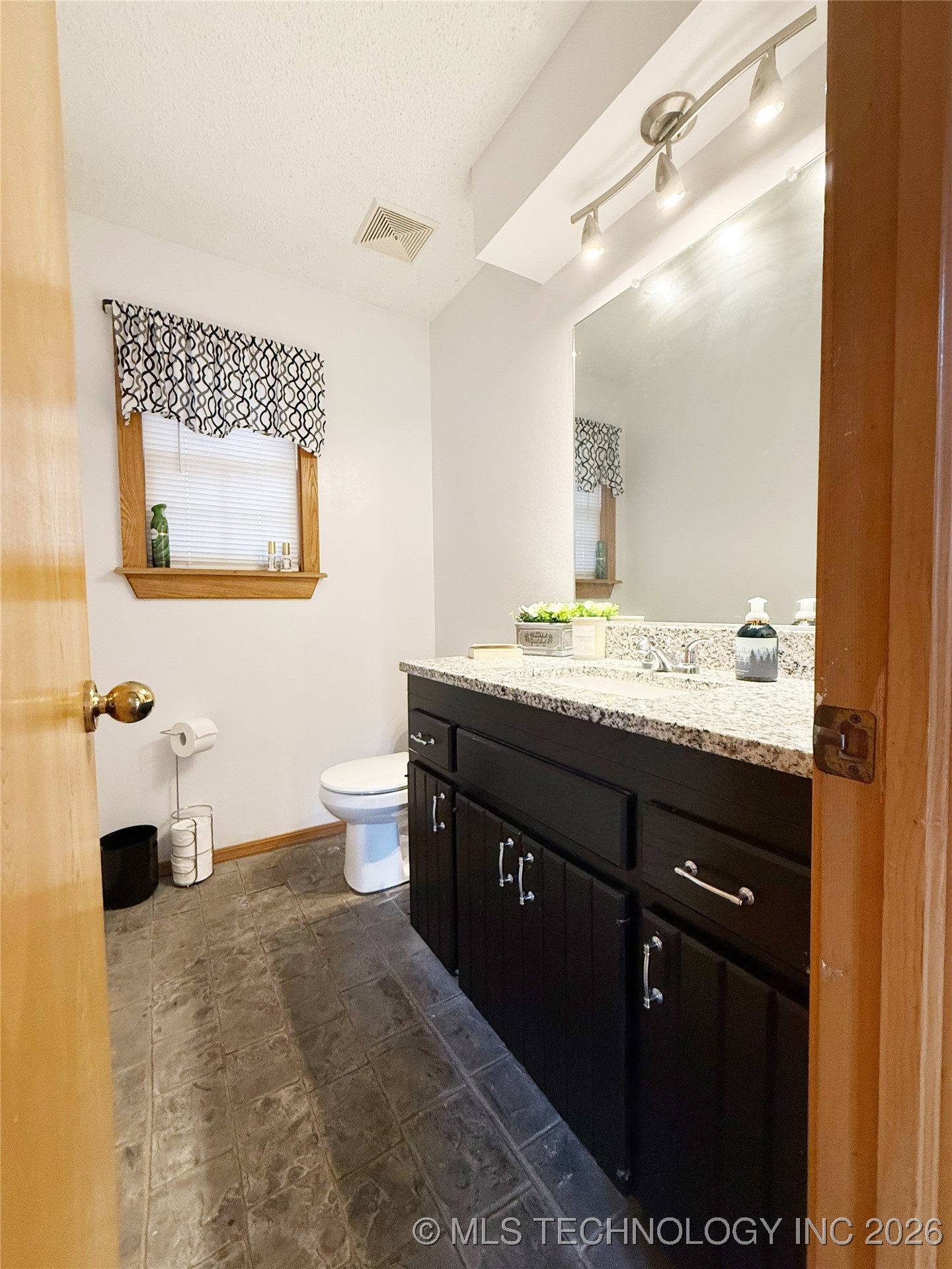 1103 Oakwood Circle Property Photo 28