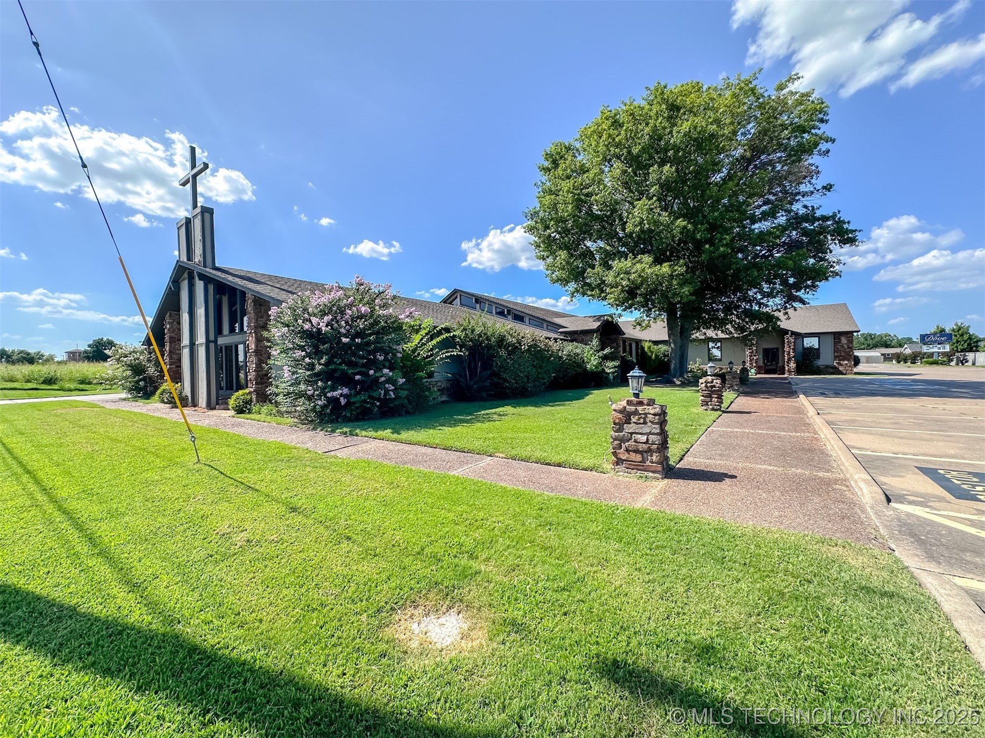 2833 W Main Street Property Photo 3