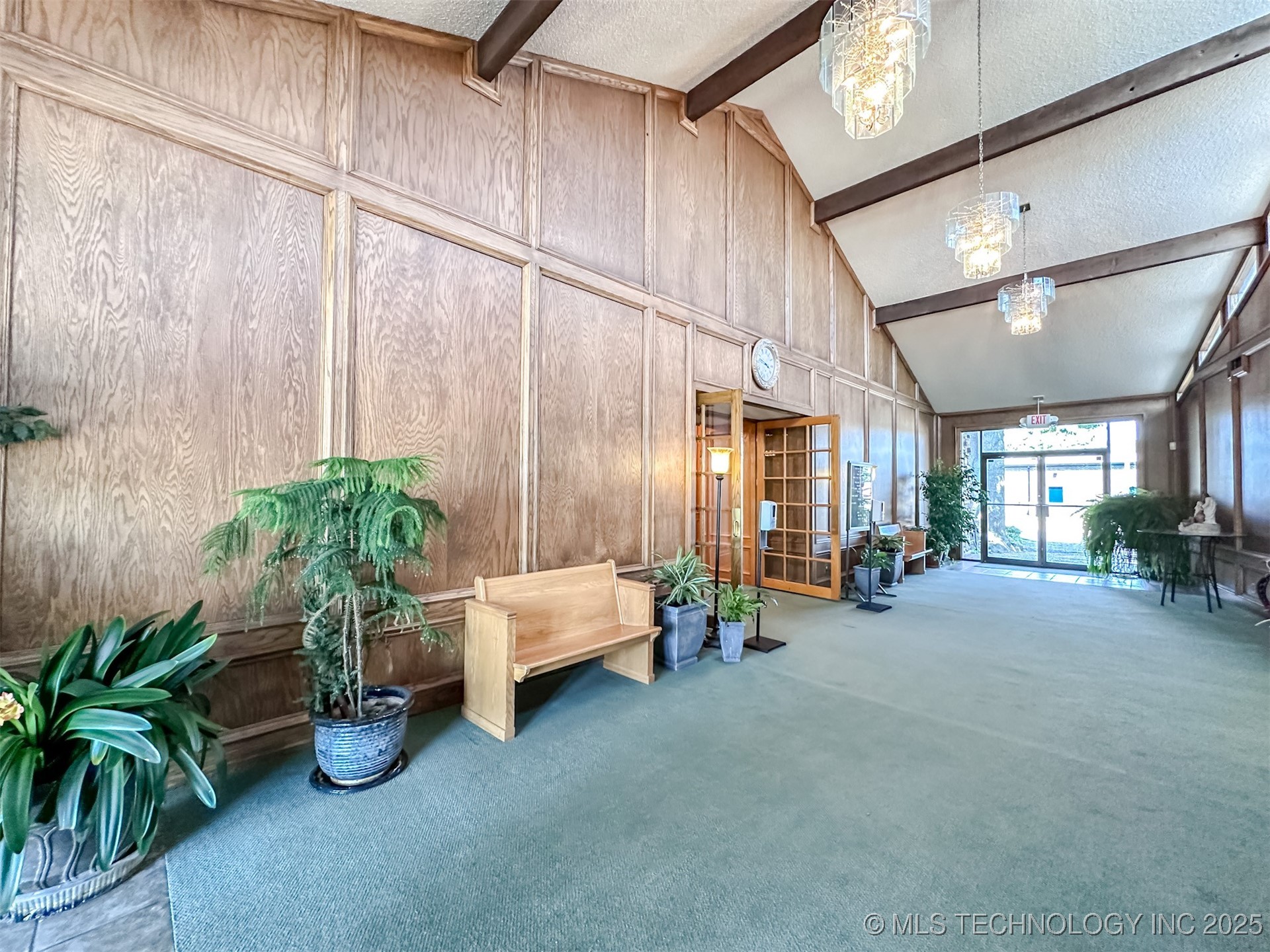 2833 W Main Street Property Photo 8