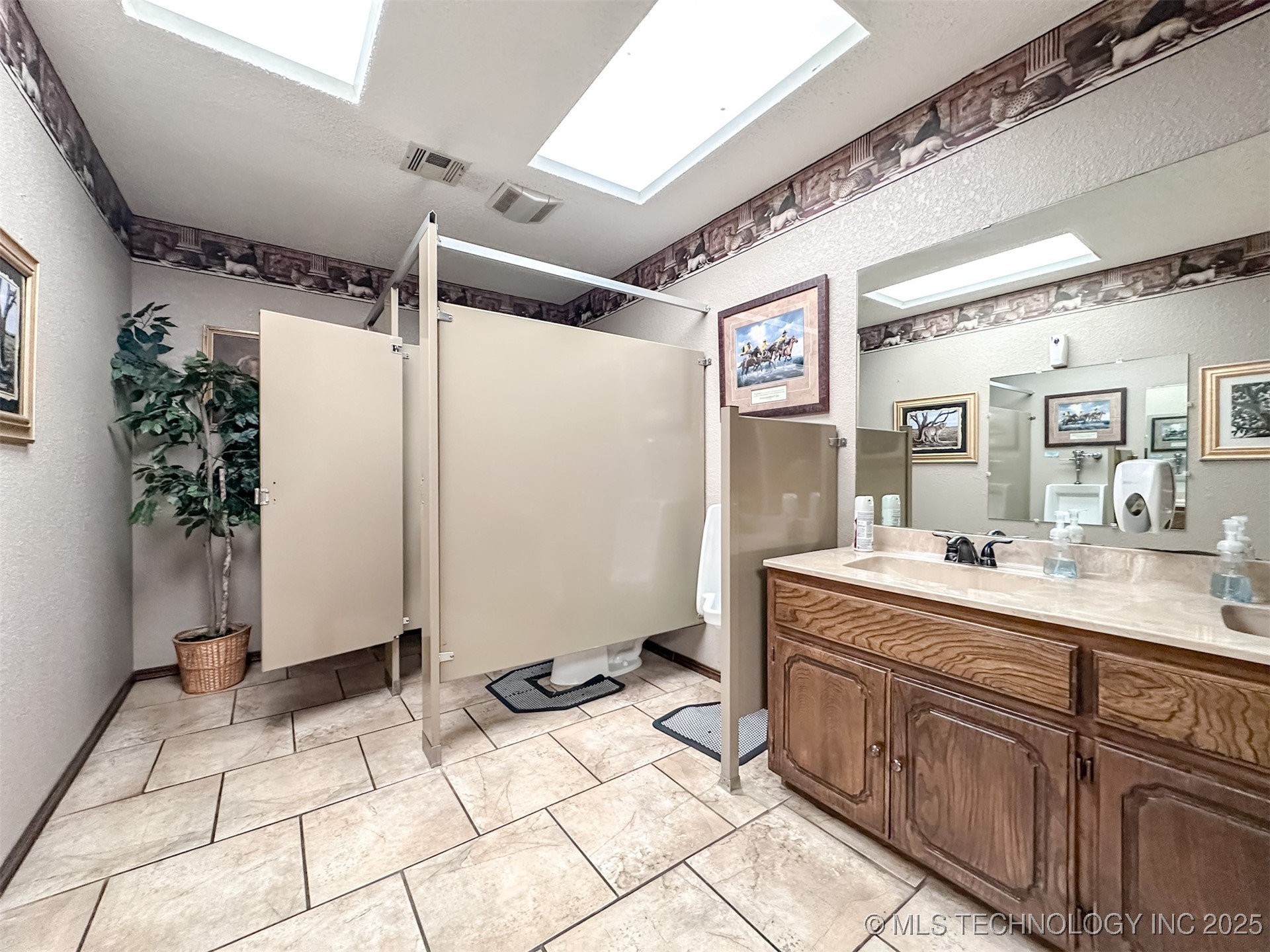 2833 W Main Street Property Photo 18