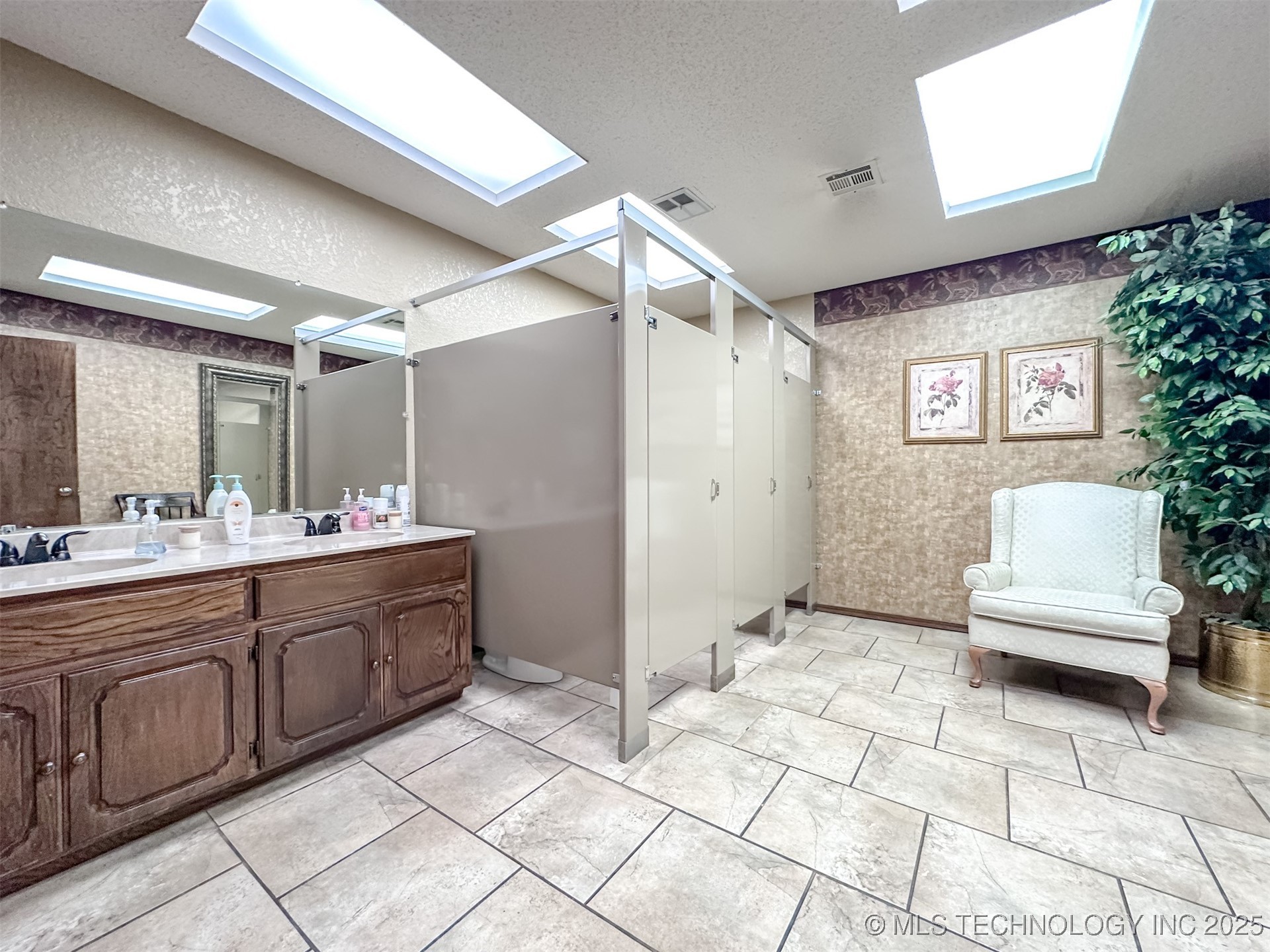 2833 W Main Street Property Photo 21