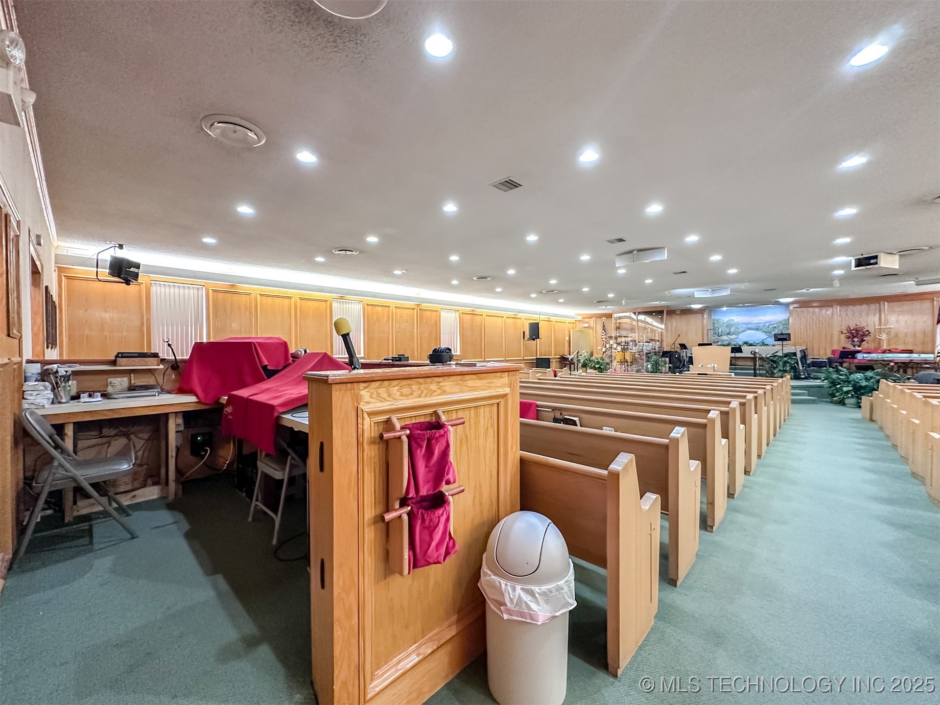 2833 W Main Street Property Photo 32