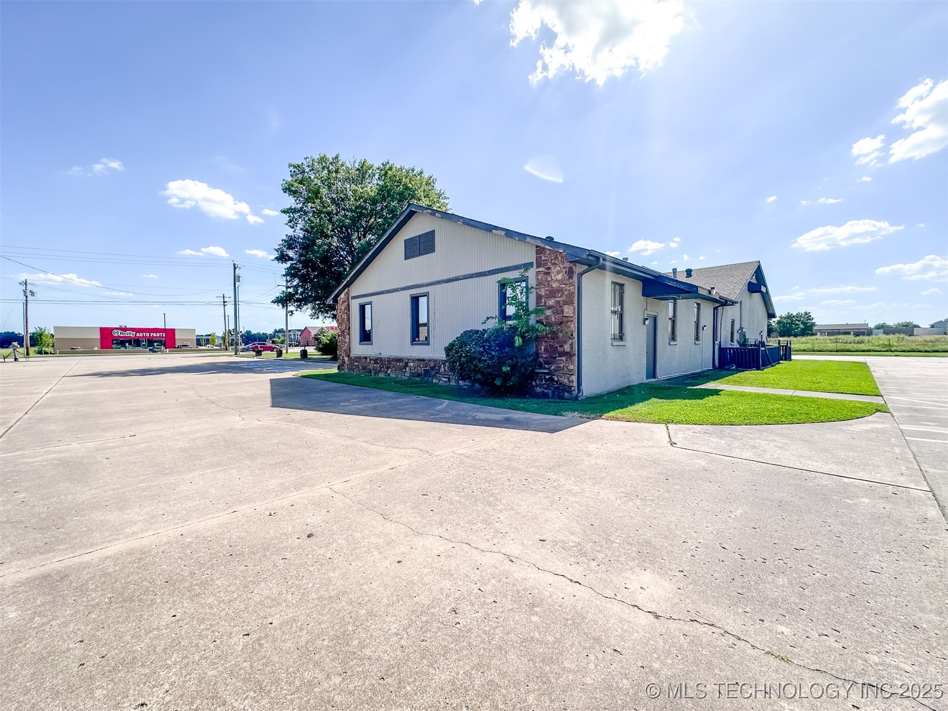 2833 W Main Street Property Photo 58