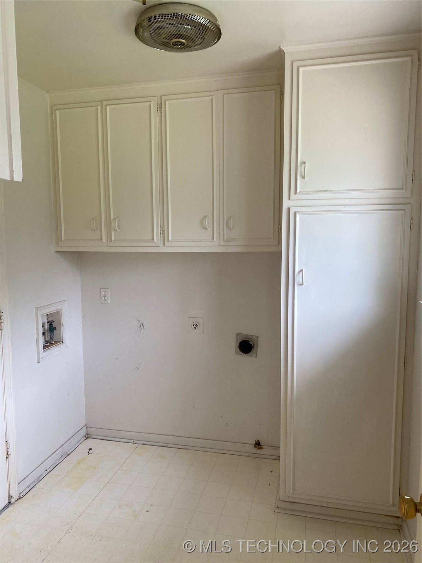 6811 E 58th Street S Property Photo 8