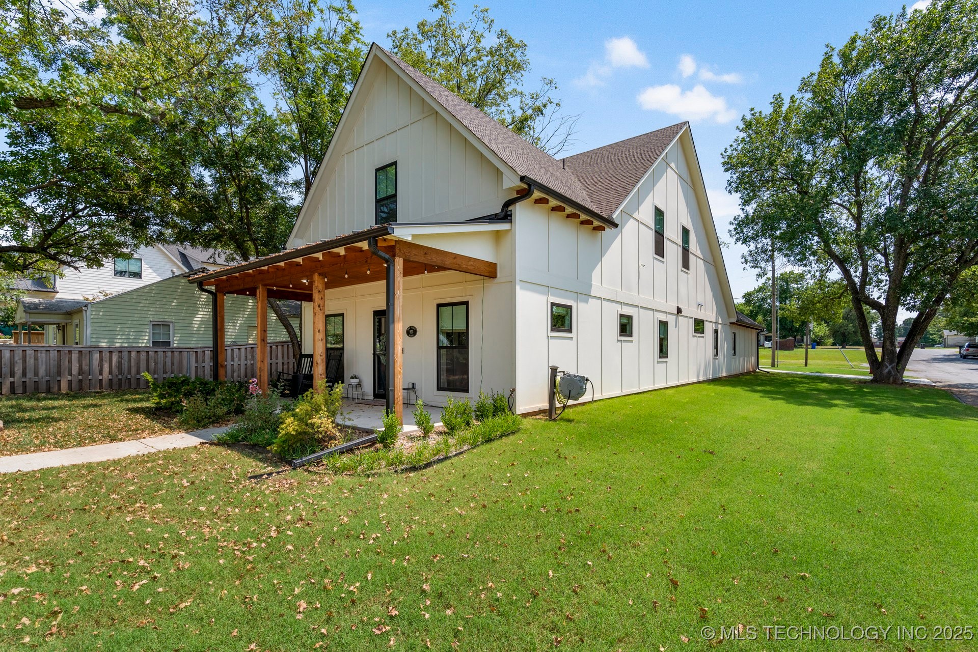 523 W Detroit Street