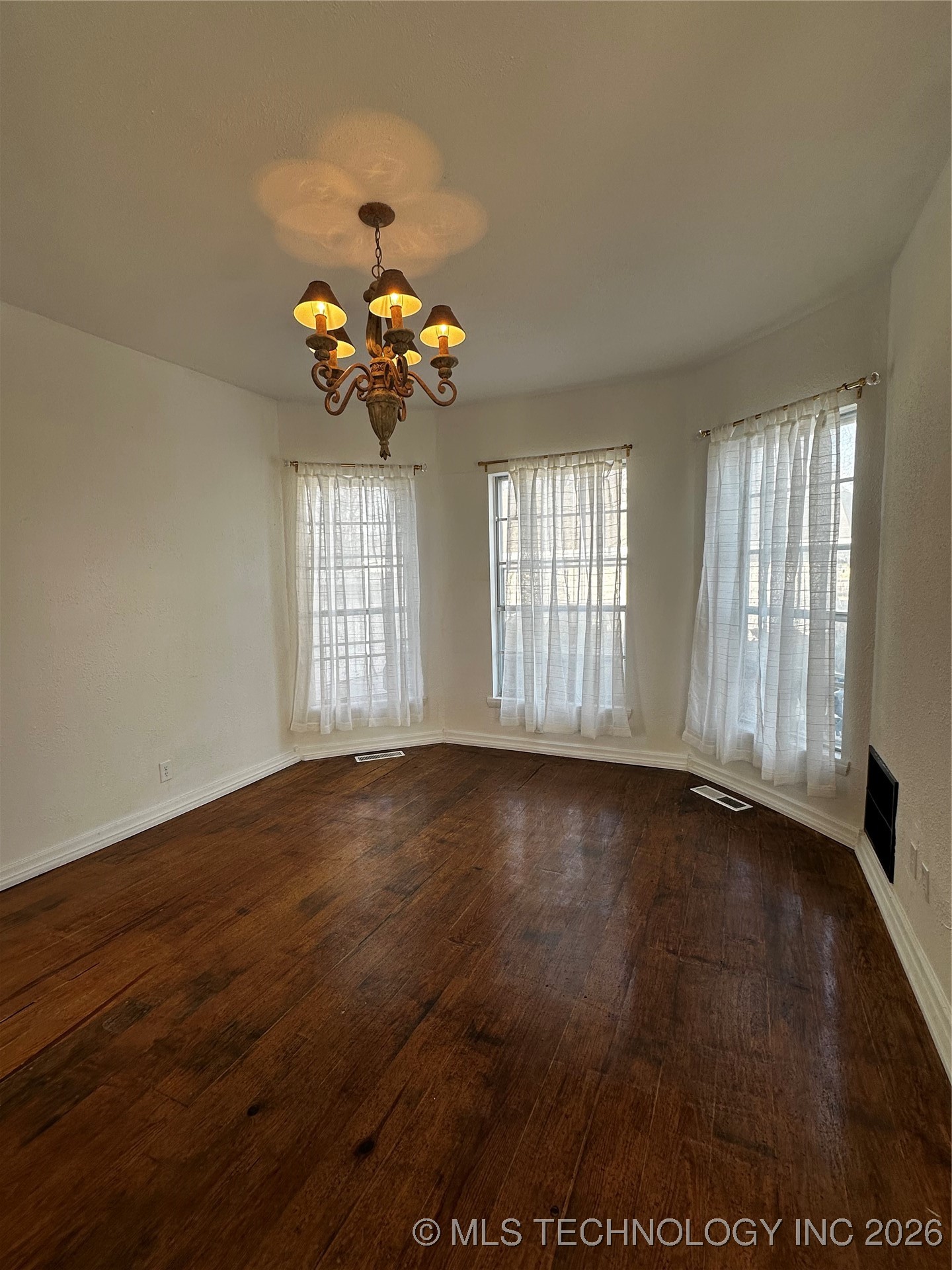 420 S Main Property Photo 10