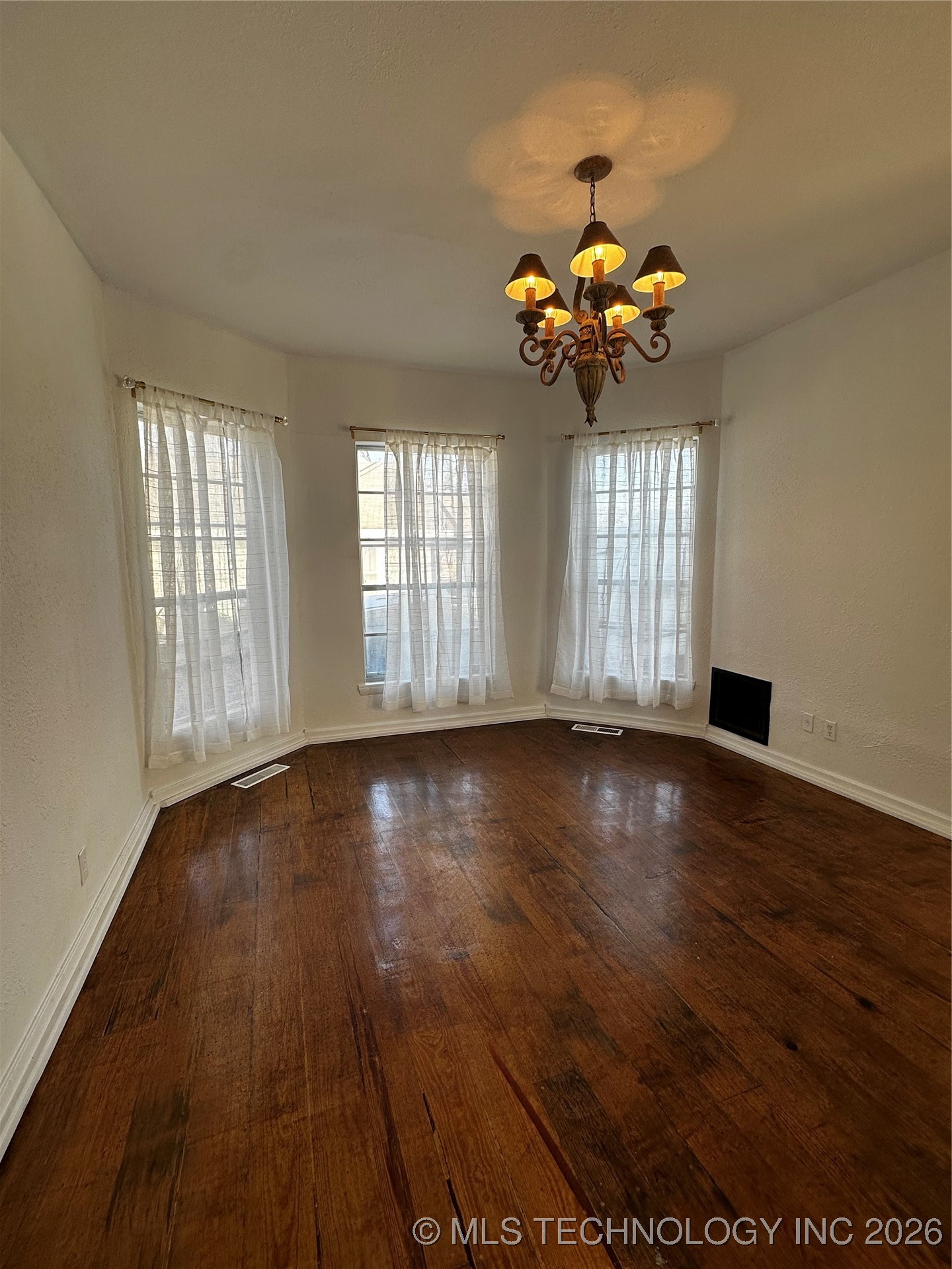 420 S Main Property Photo 11