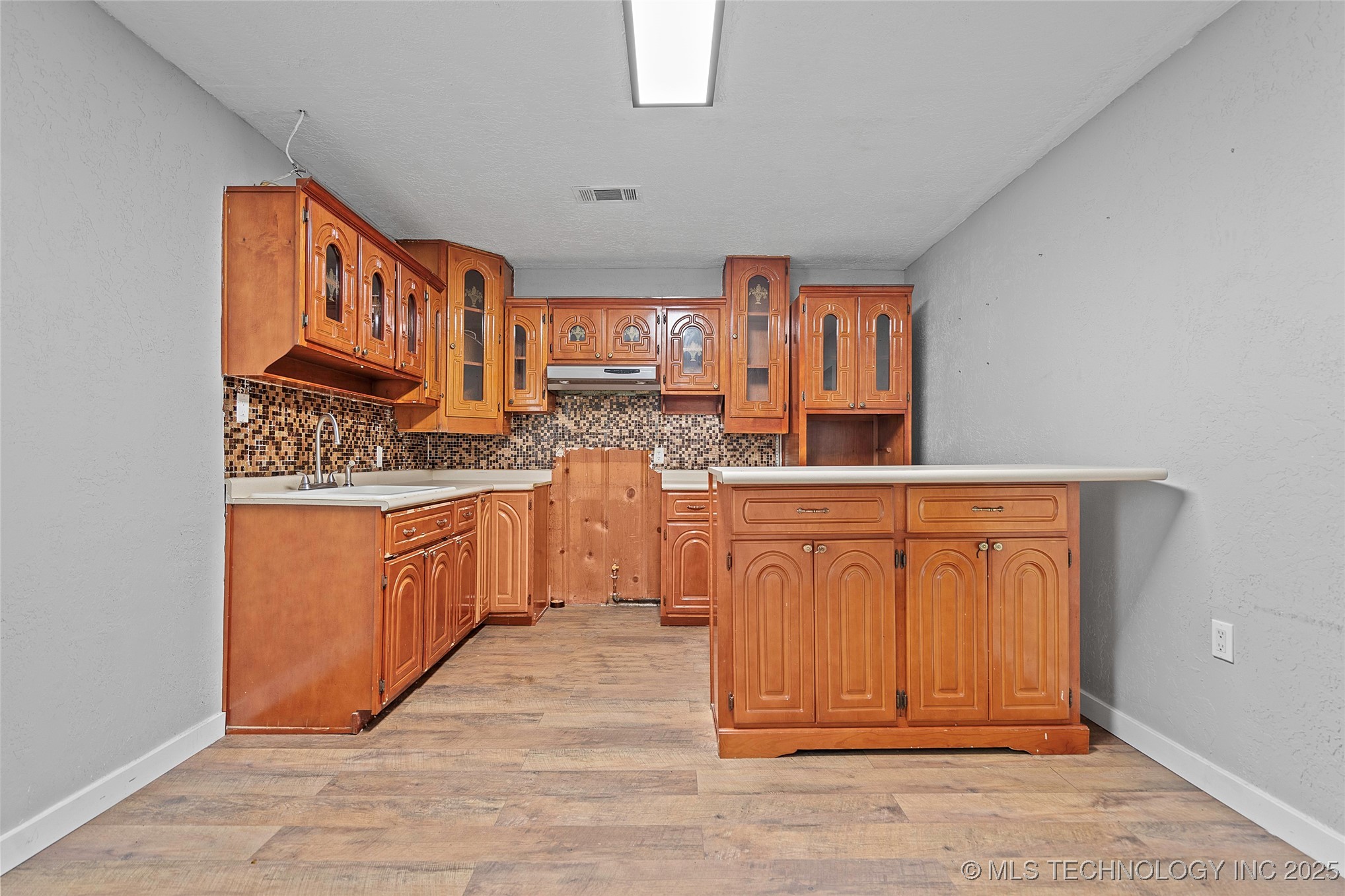 1104 Veterans Avenue Property Photo 9