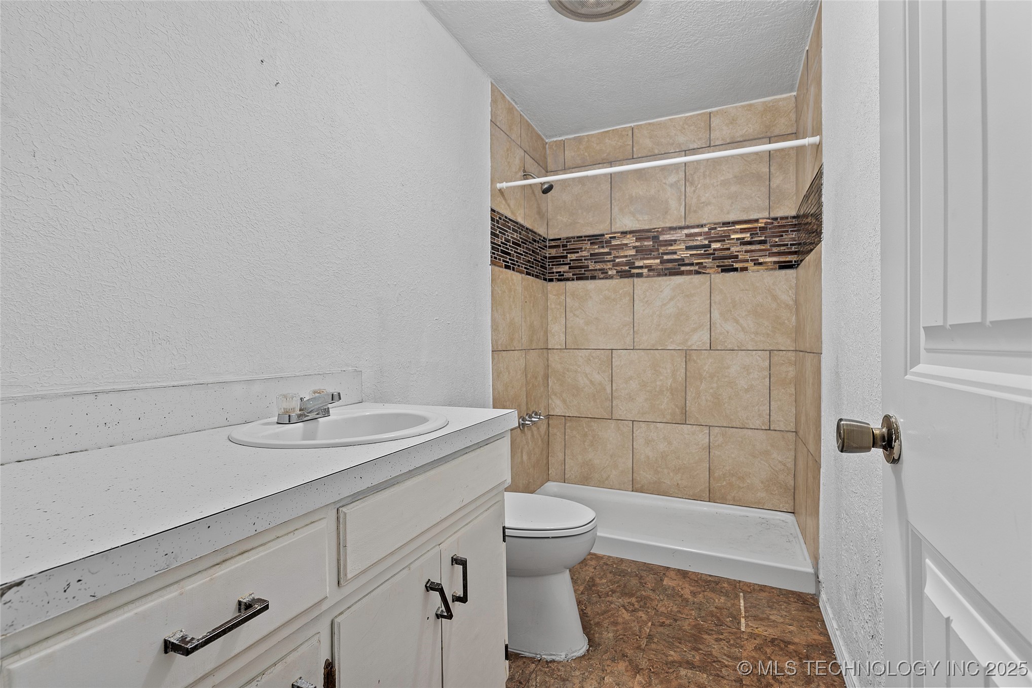 1104 Veterans Avenue Property Photo 15