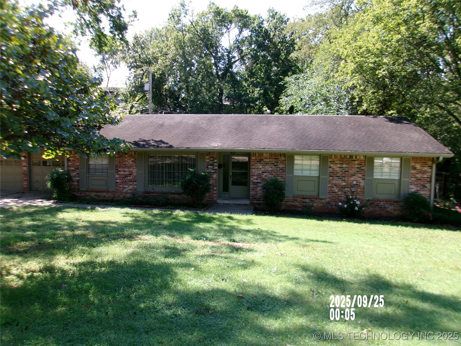 2105 Neptune Court Property Photo 1