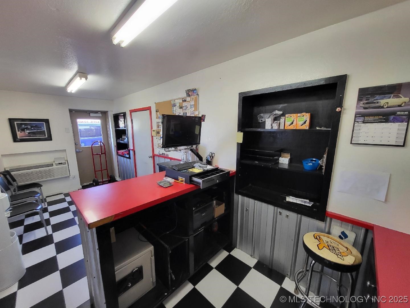 627 S 32nd Street Property Photo 2