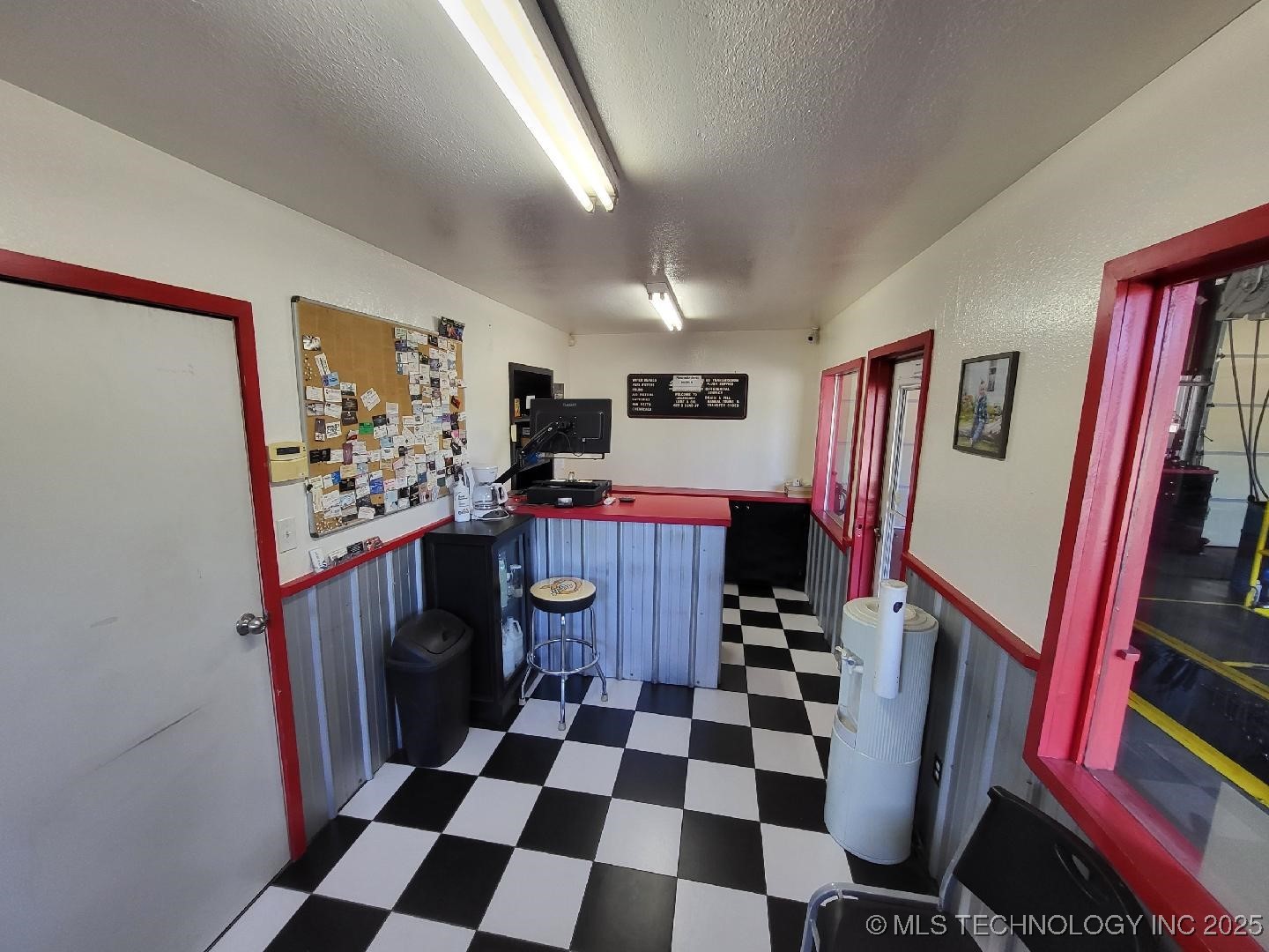 627 S 32nd Street Property Photo 3