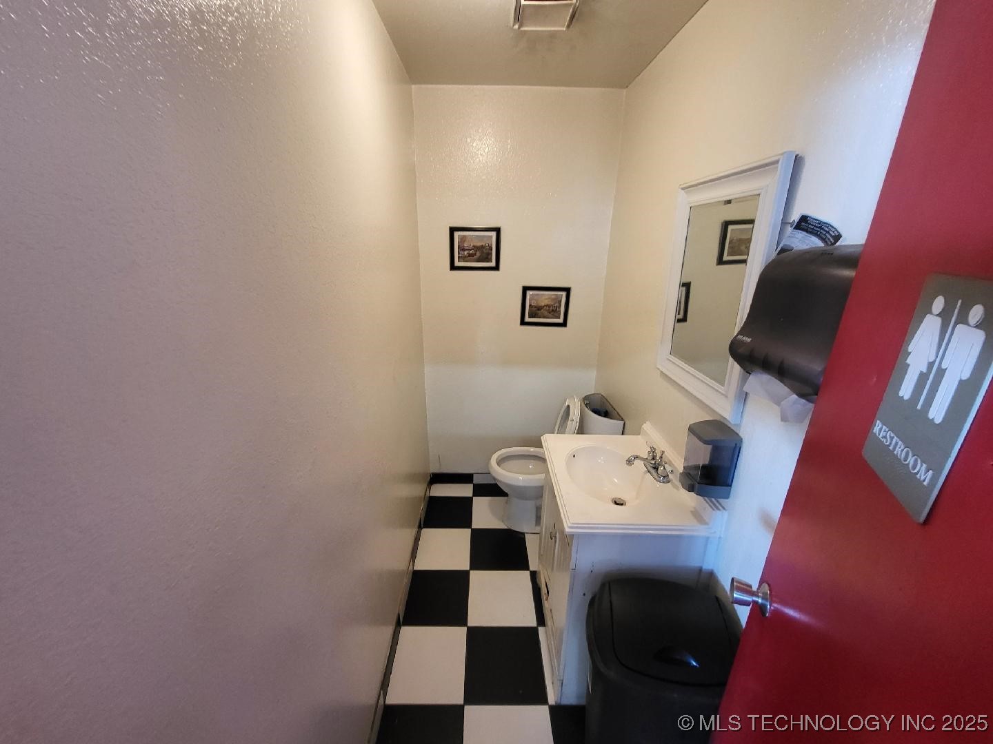 627 S 32nd Street Property Photo 20