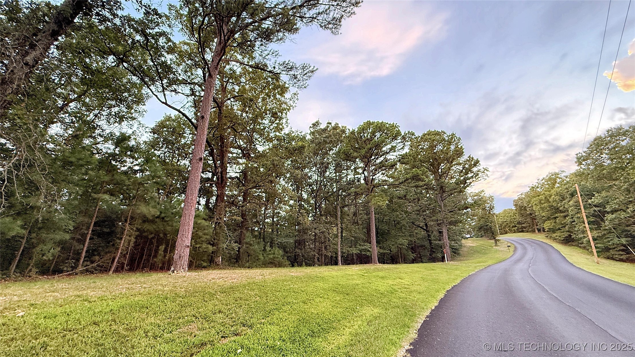 16232 Flint Ridge Drive Property Photo 8