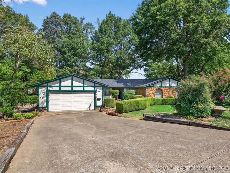 1801 Rolling Hills Place Property Photo 2