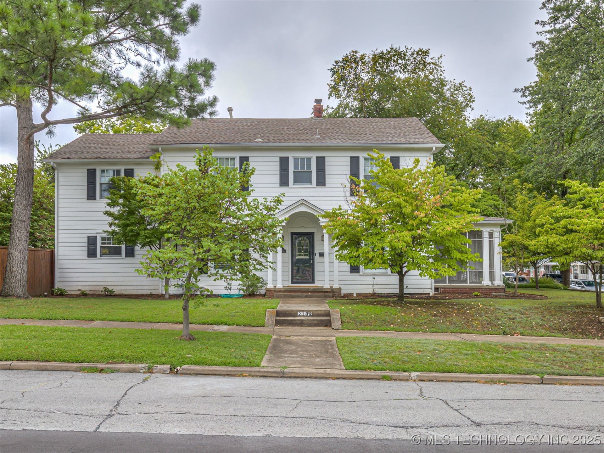 2102 E 17th Street Property Photo 1