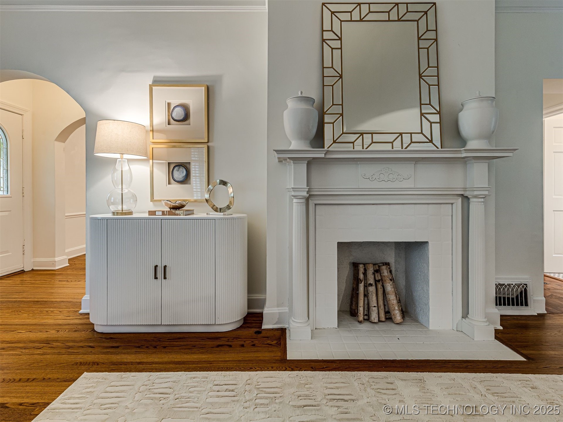 2102 E 17th Street Property Photo 4