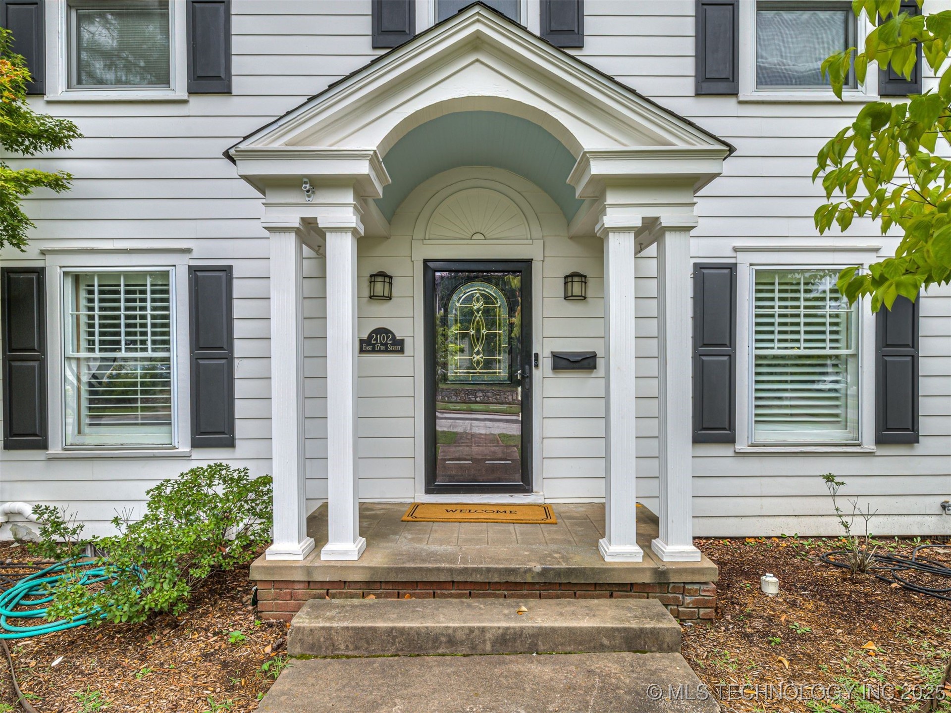 2102 E 17th Street Property Photo 6