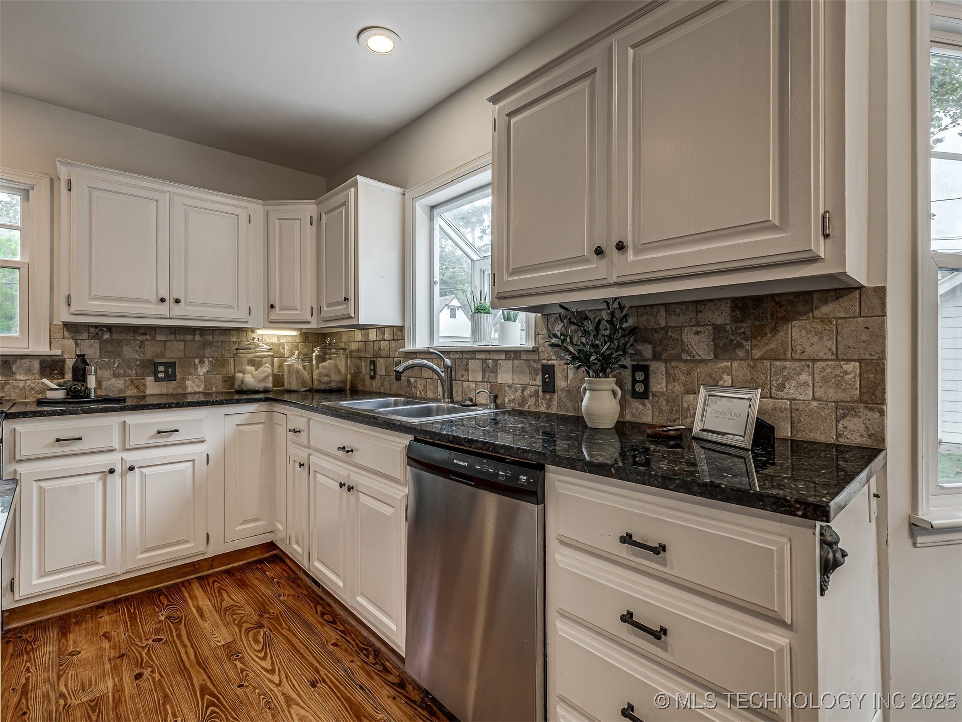 2102 E 17th Street Property Photo 19