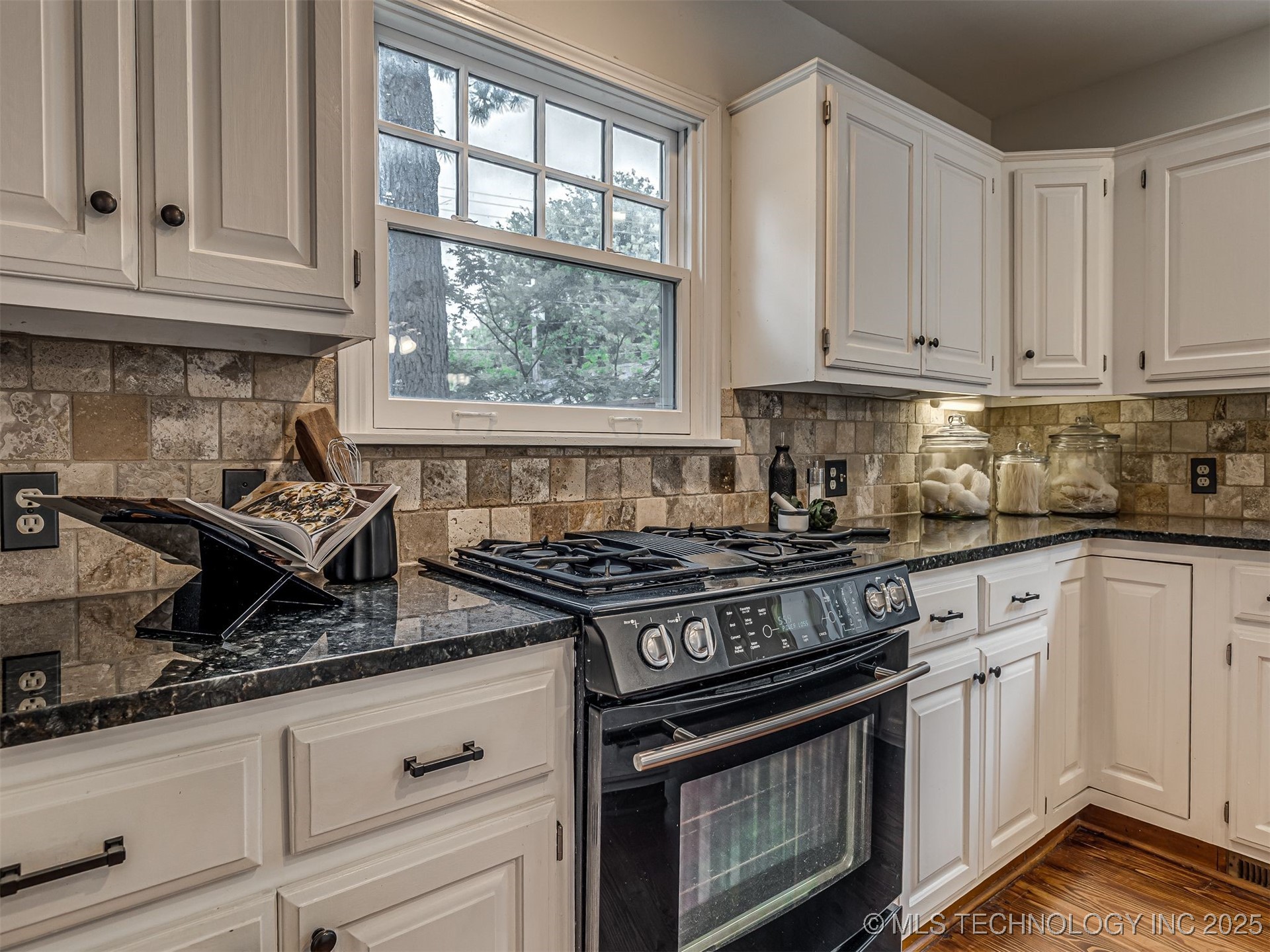 2102 E 17th Street Property Photo 21