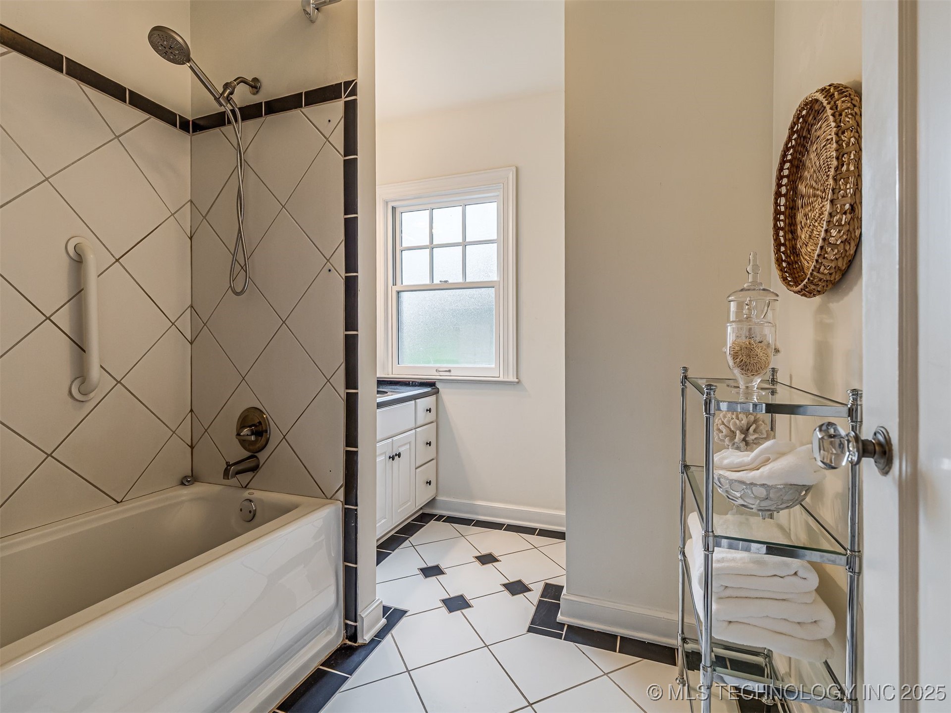 2102 E 17th Street Property Photo 36