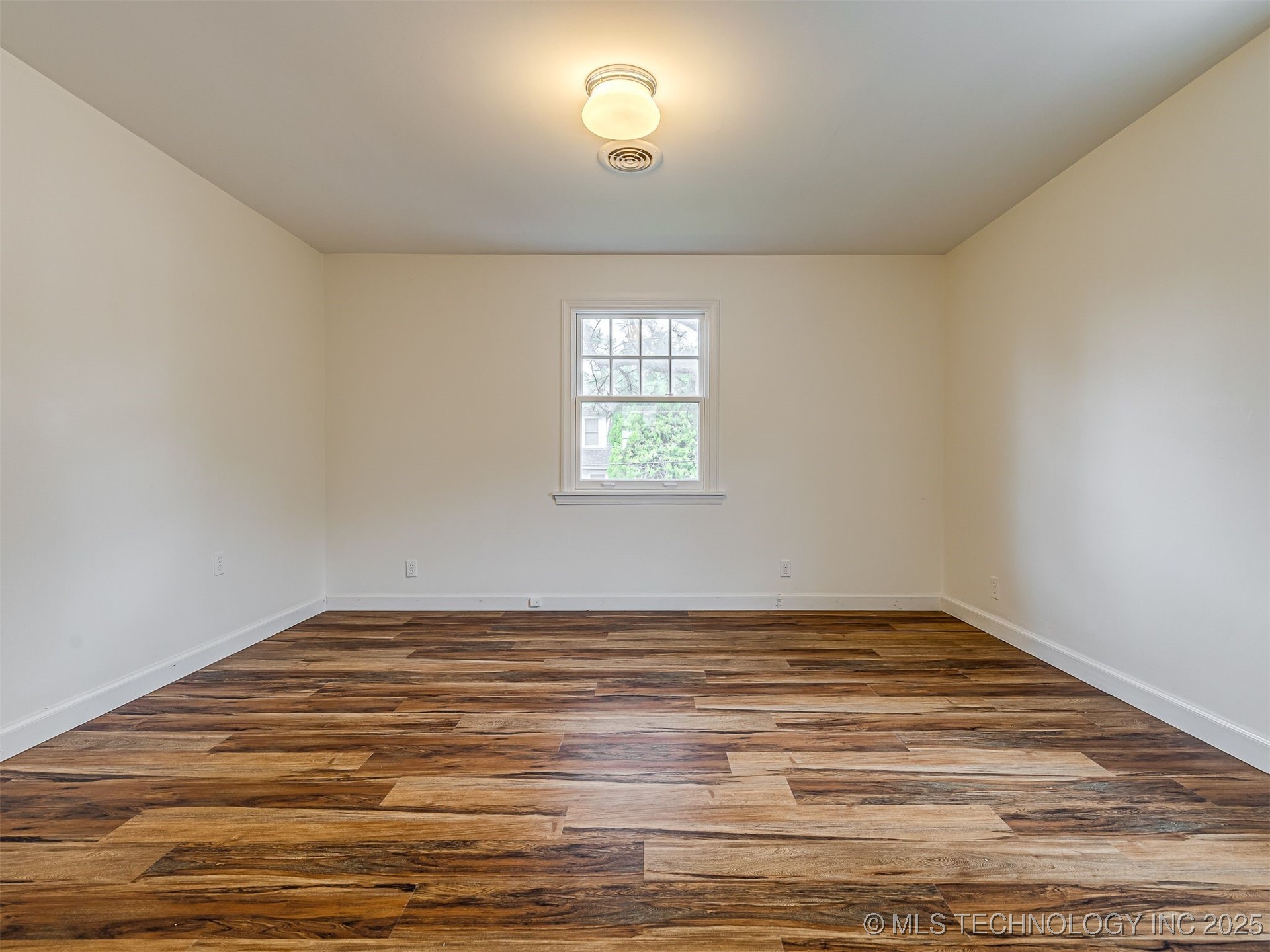 2102 E 17th Street Property Photo 38