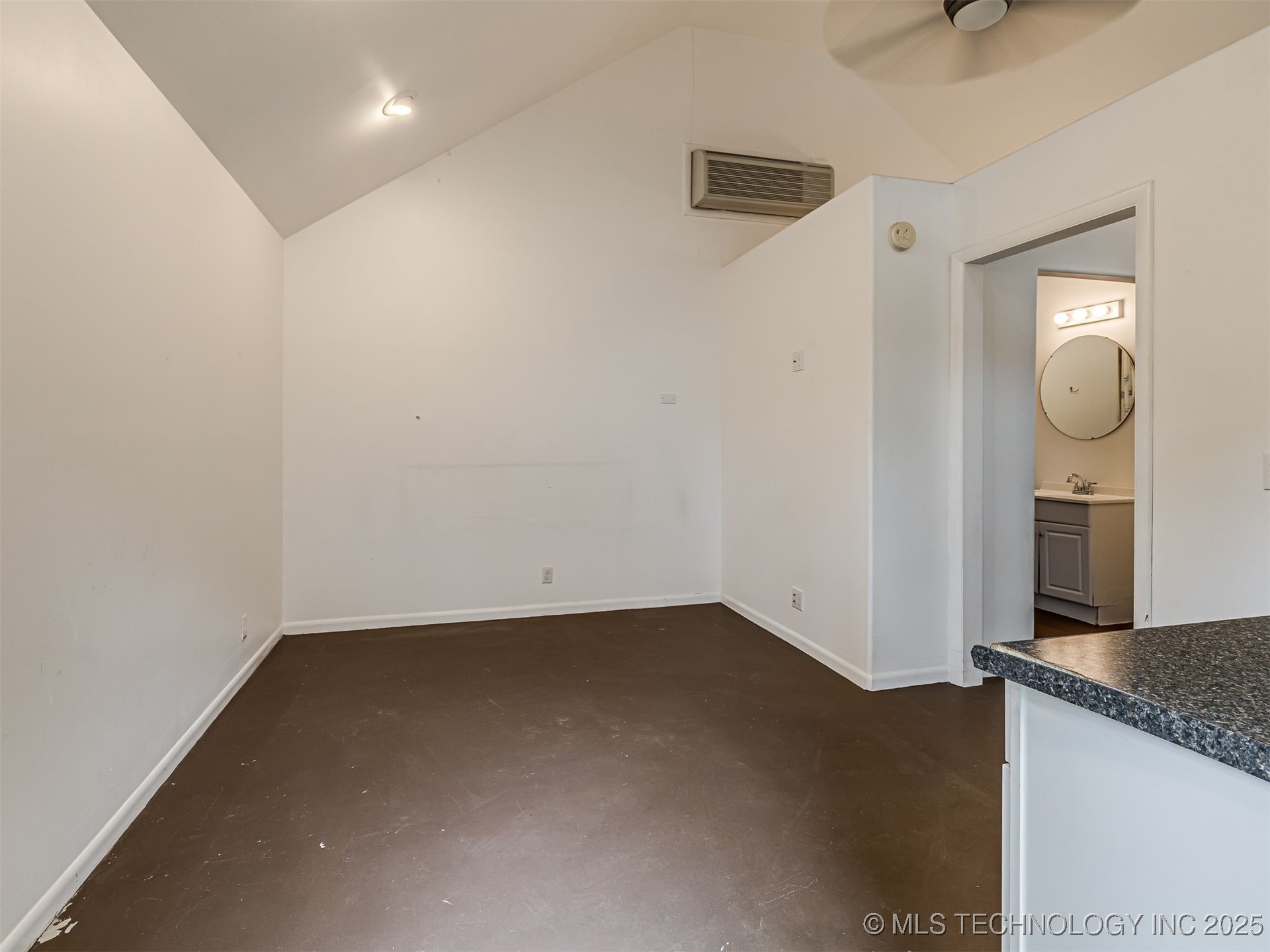 2102 E 17th Street Property Photo 57