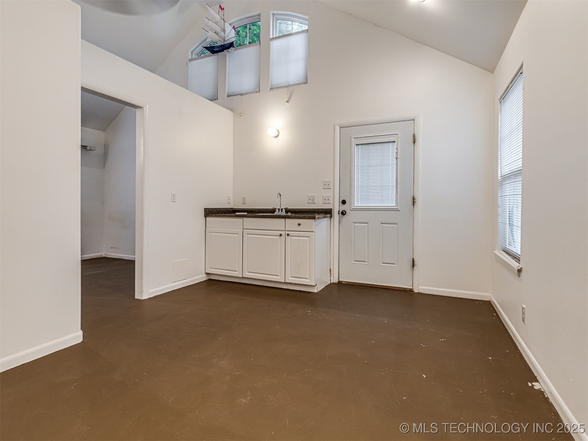 2102 E 17th Street Property Photo 58