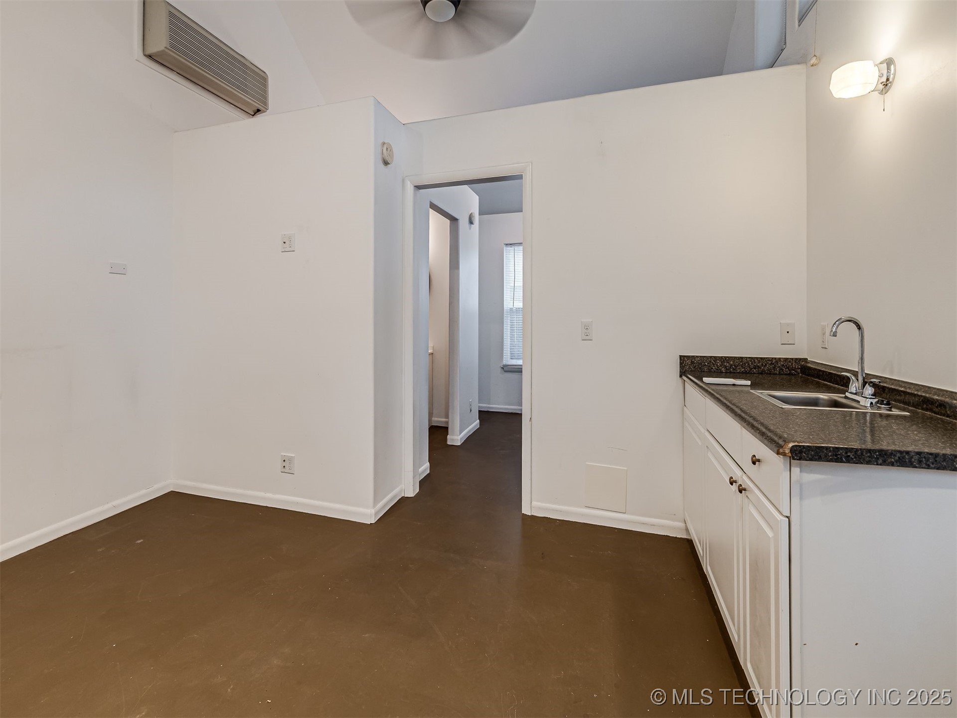 2102 E 17th Street Property Photo 59