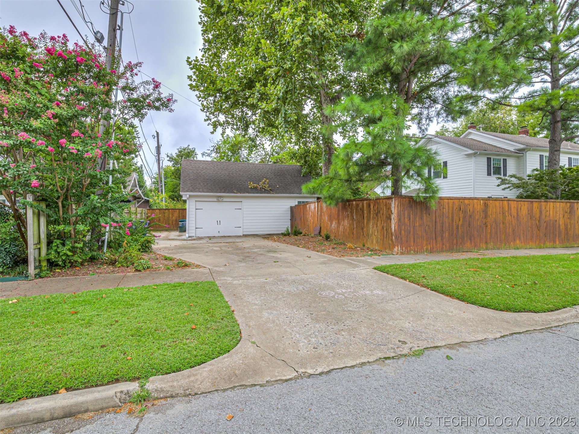 2102 E 17th Street Property Photo 65