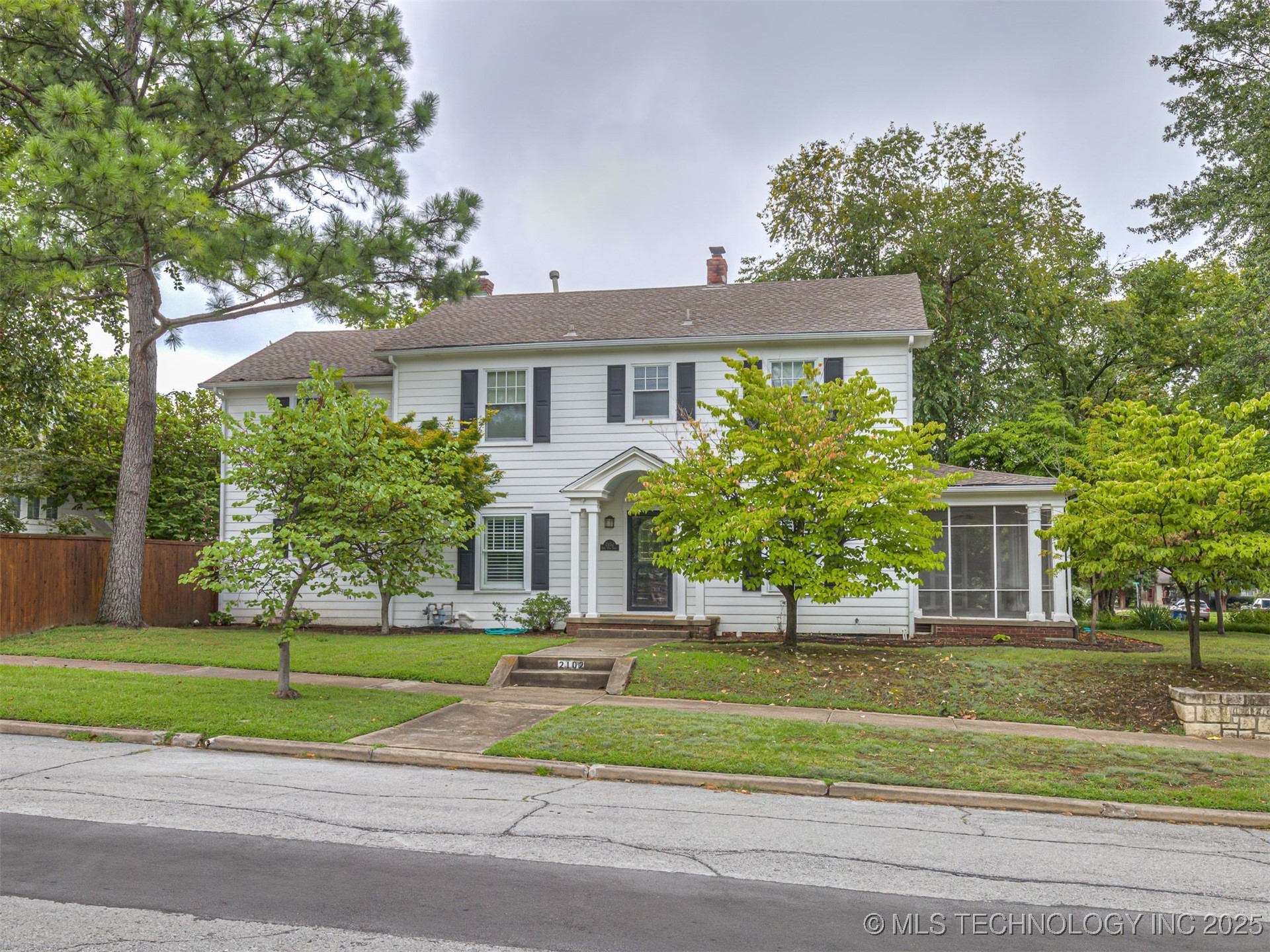 2102 E 17th Street Property Photo 69